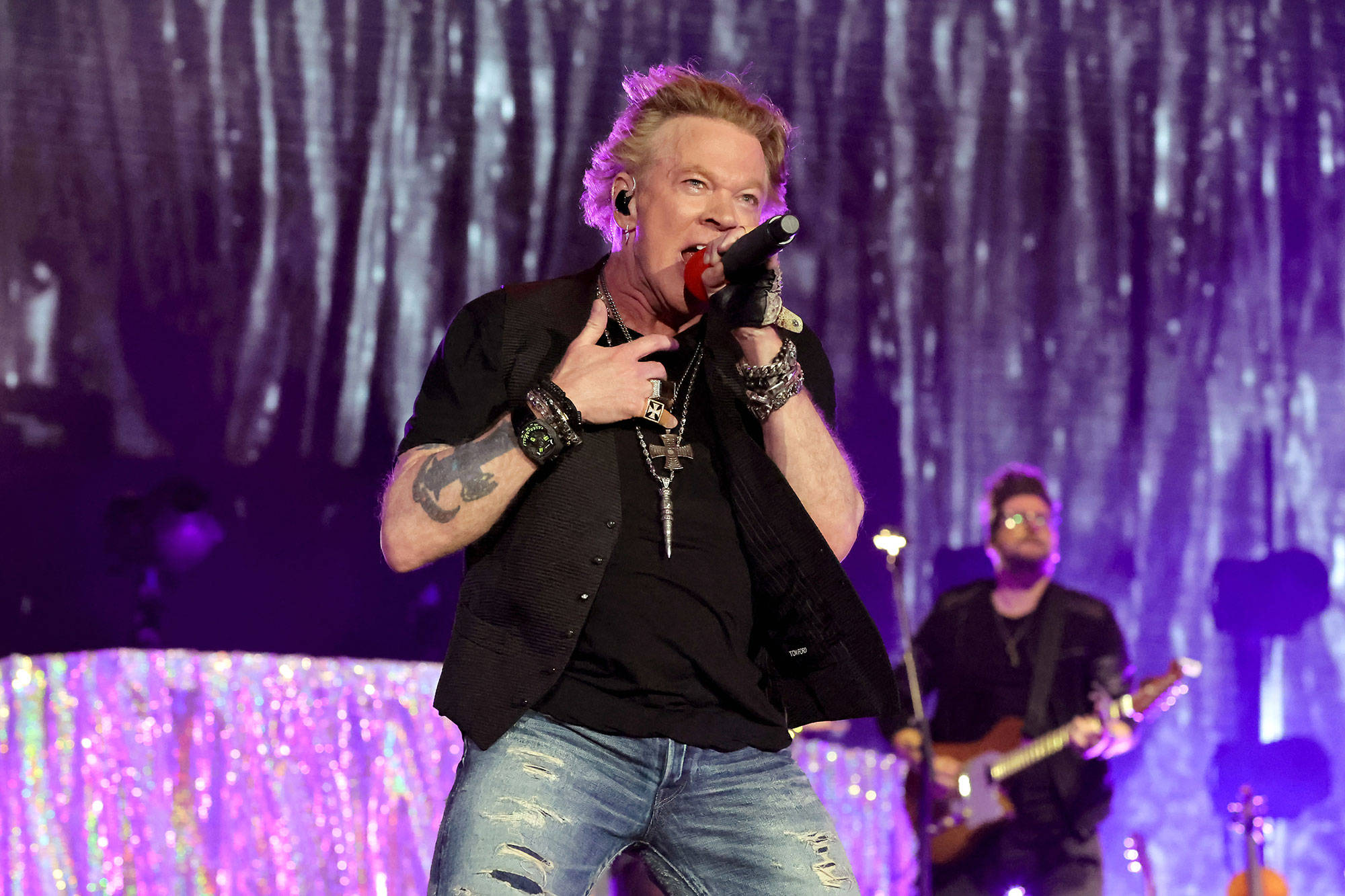 Guns N Roses, purple stage lights, rock singer, Full HD Desktop Wallpaper