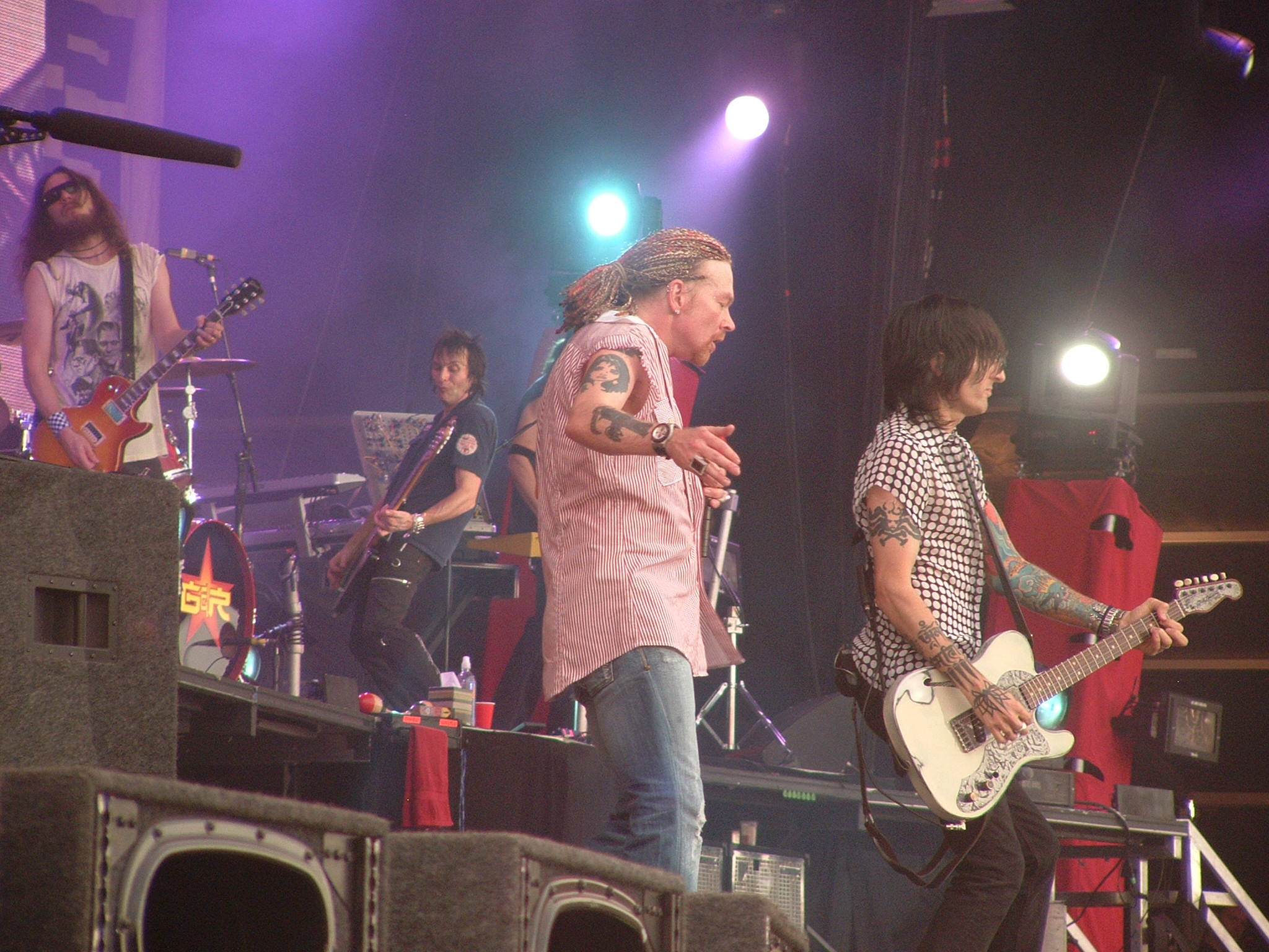 Guns N' Roses, vibrant purple, green stage lights, Full HD Desktop Wallpaper