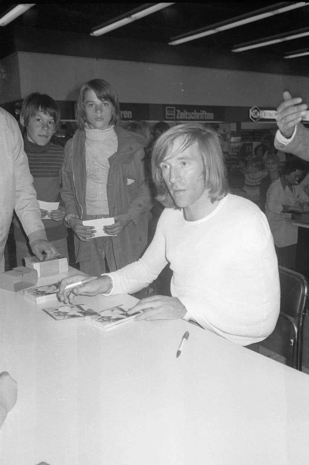 Gunter Netzer, autograph session, vintage, HD Phone Wallpaper