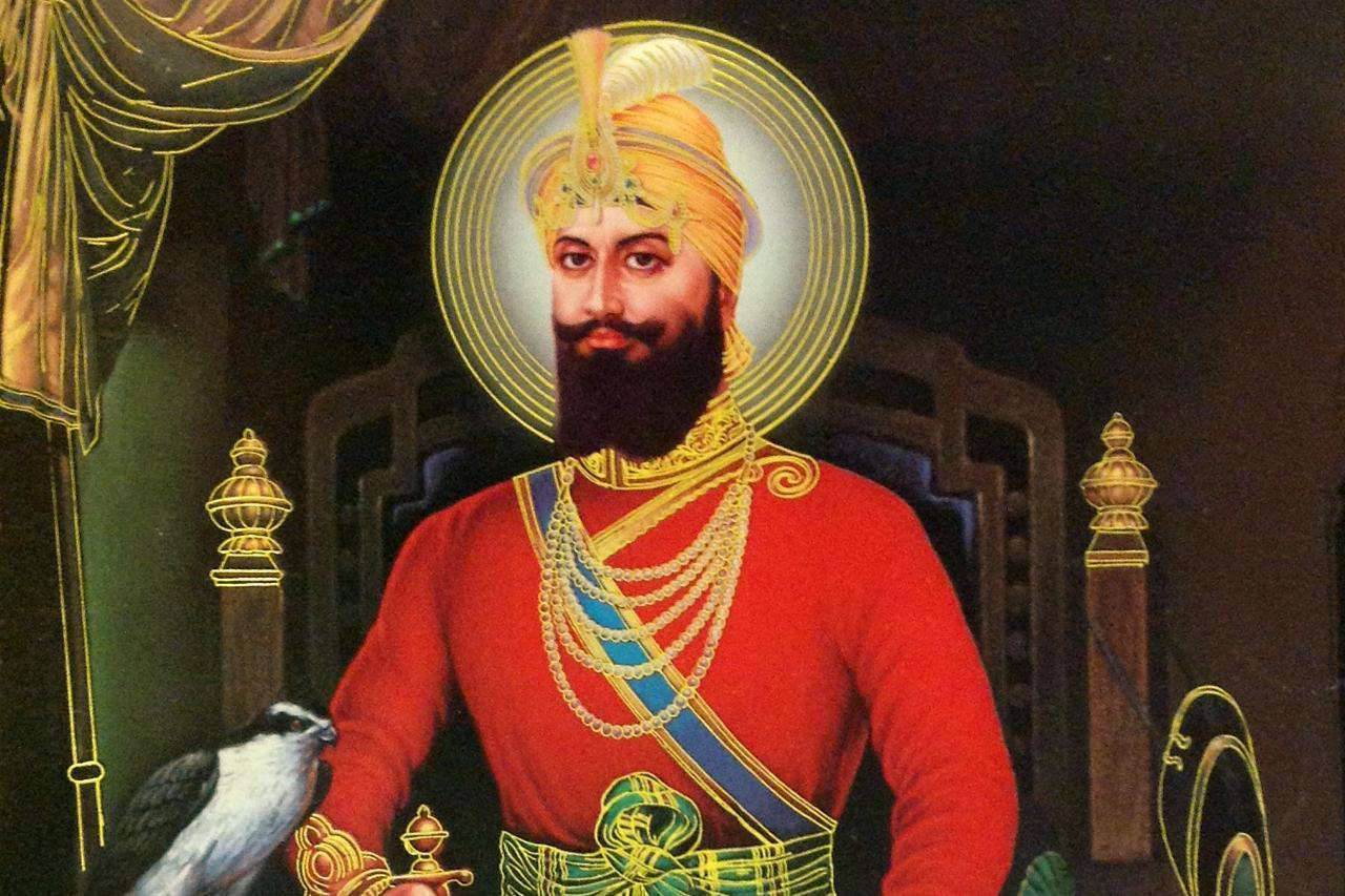 Guru Gobind Singh Ji, red robes, golden turban, HD Desktop Wallpaper