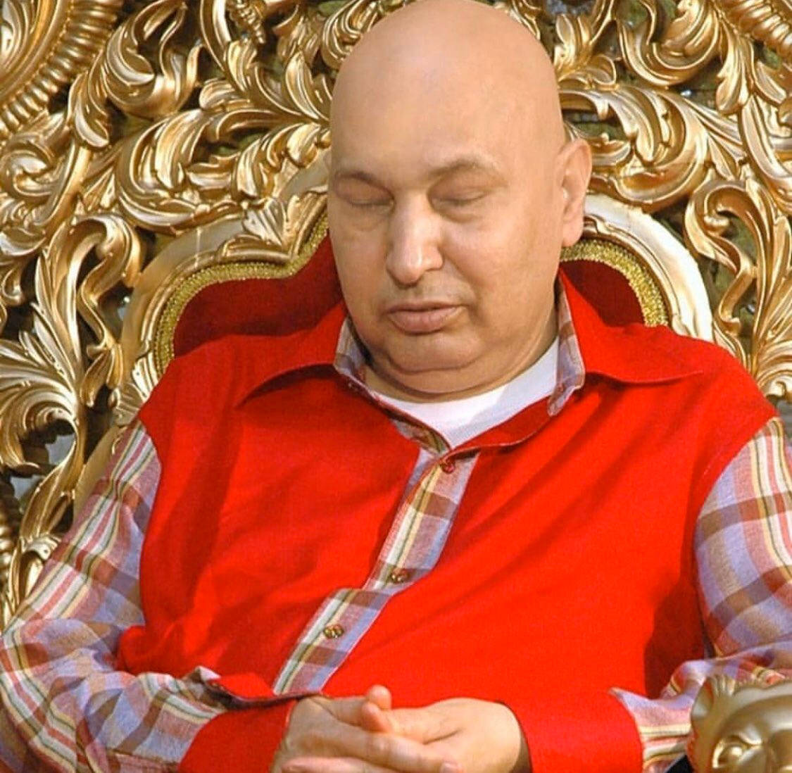 Guru Ji, red vest, ornate golden throne, SD Desktop Wallpaper