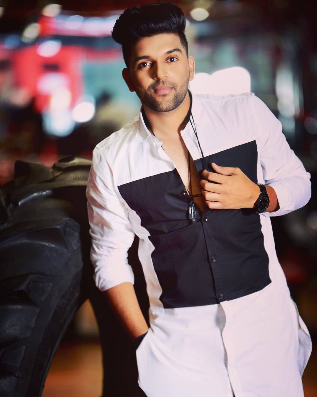 Guru Randhawa, white and black shirt, urban night backdrop, HD Phone Wallpaper