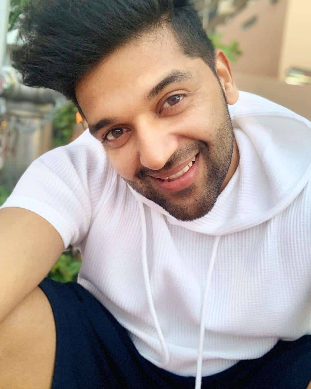 Guru Randhawa, white ribbed hoodie, dark hair, HD Phone Wallpaper