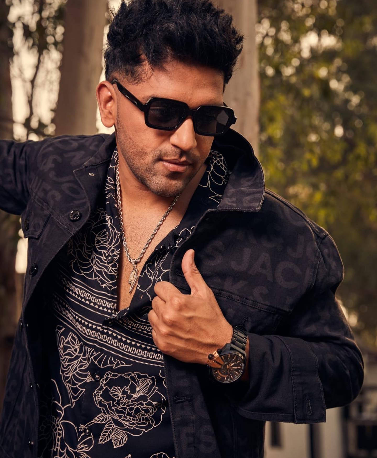 Guru Randhawa, black sunglasses, patterned shirt, HD Phone Wallpaper