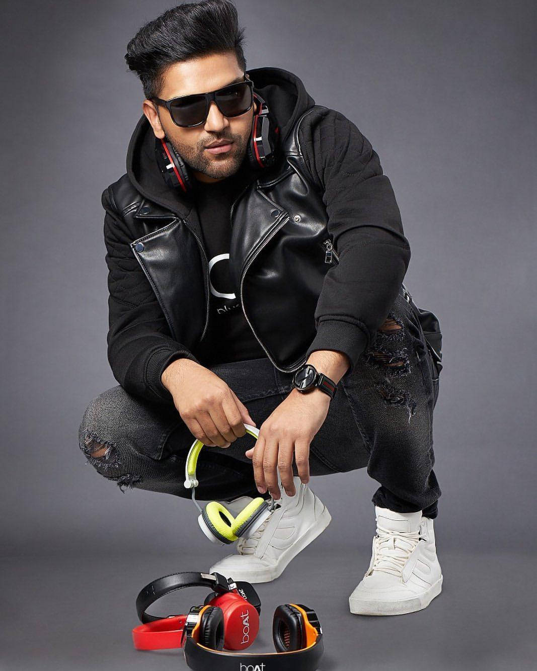 Guru Randhawa, black leather jacket, ripped jeans, HD Phone Wallpaper