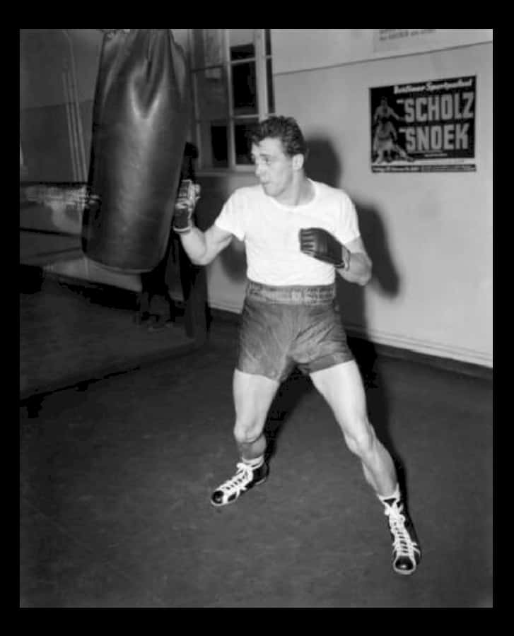 Gustav Scholz, punching bag, vintage gear, SD Phone Wallpaper