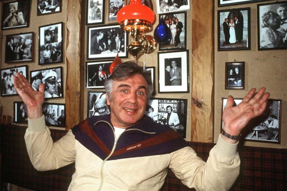 Gustav Scholz, beige Adidas jacket, warmly lit room, SD Desktop Wallpaper
