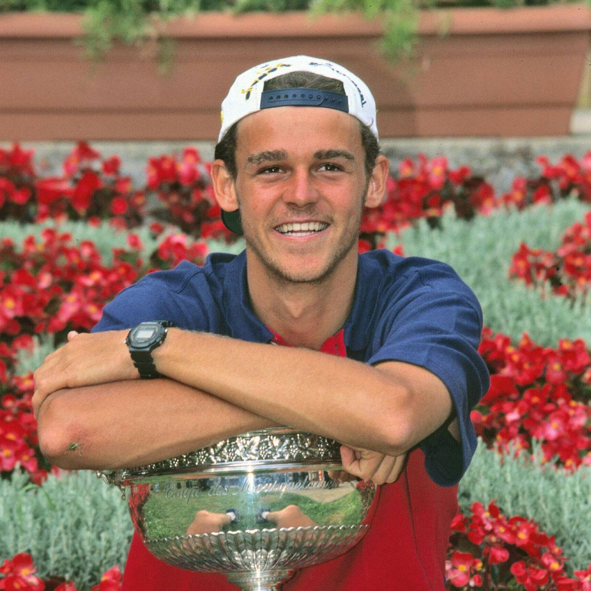 Gustavo Kuerten, silver trophy, vibrant red flowers, Full HD Desktop Wallpaper