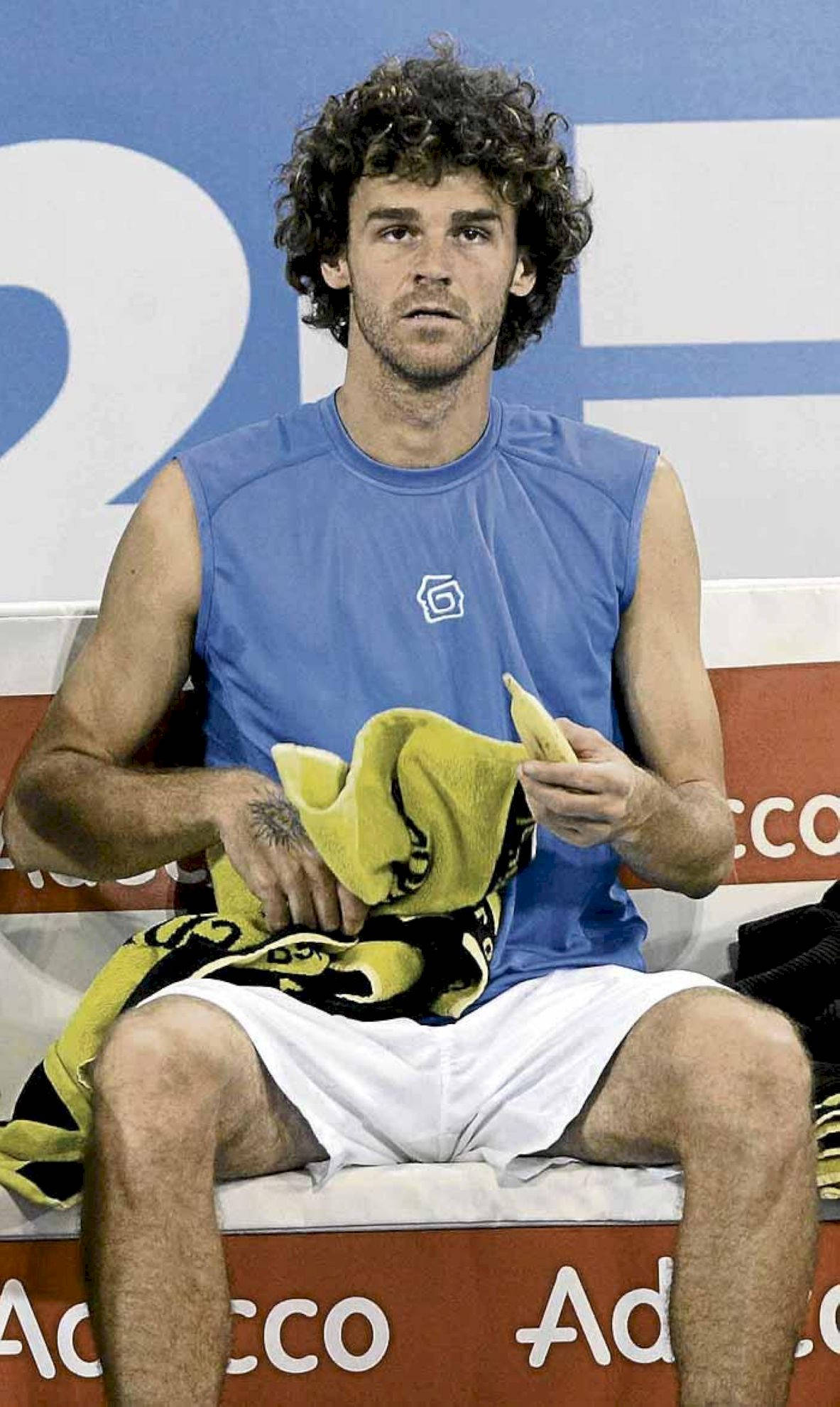 Gustavo Kuerten, blue sleeveless shirt, yellow towel, Full HD Phone Wallpaper