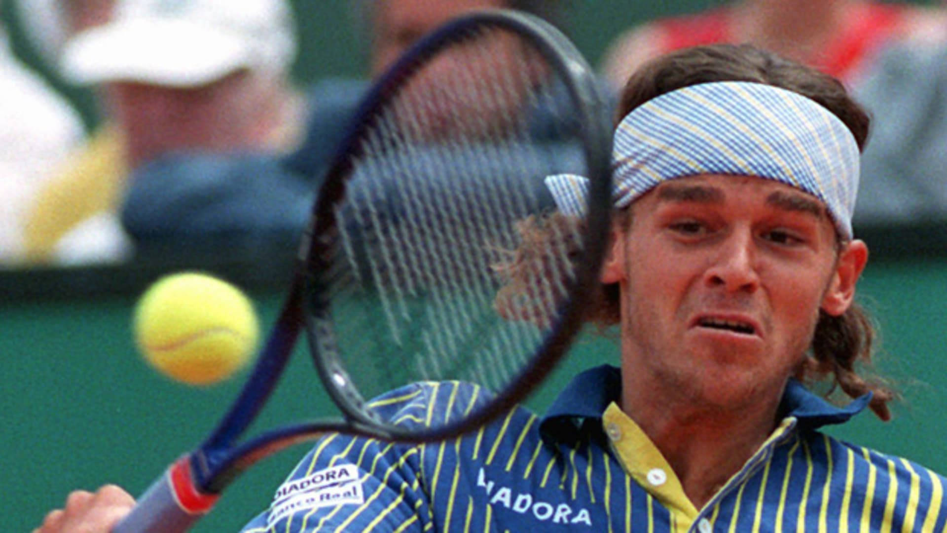 Gustavo Kuerten, backhand stroke, yellow ball, Full HD Desktop Wallpaper