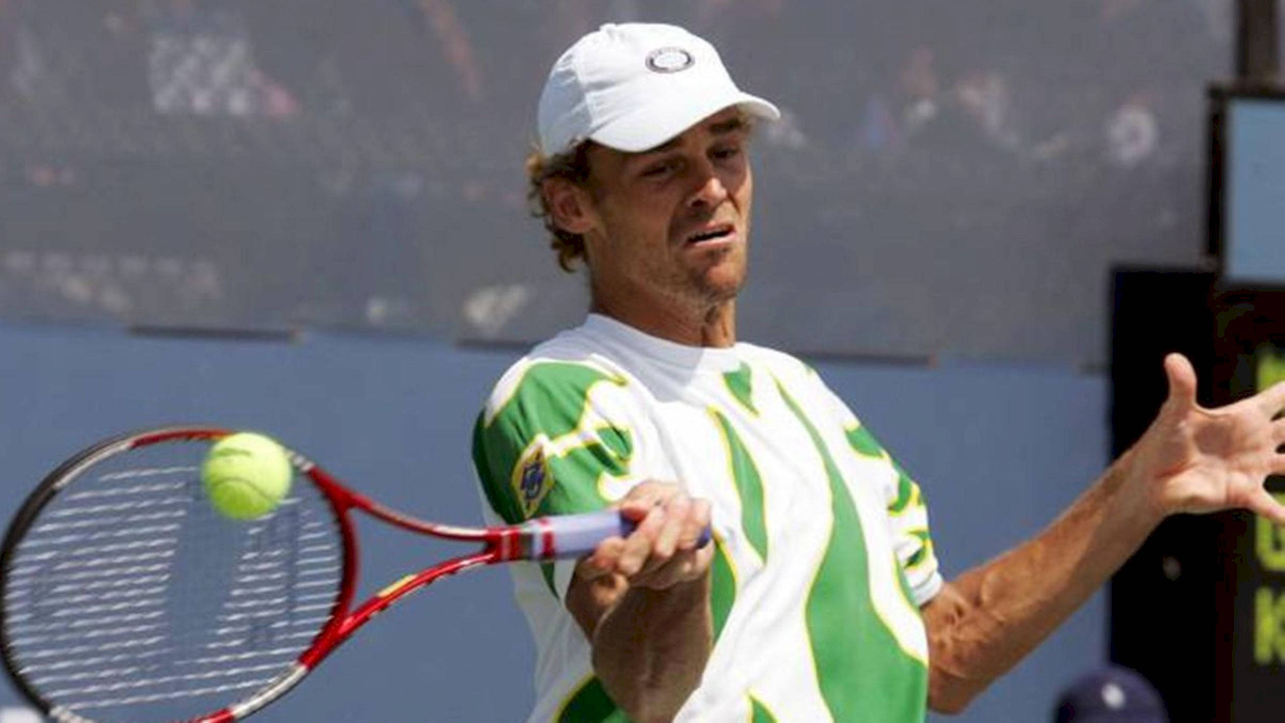 Gustavo Kuerten, forehand stroke, green and white gear, Full HD Desktop Wallpaper