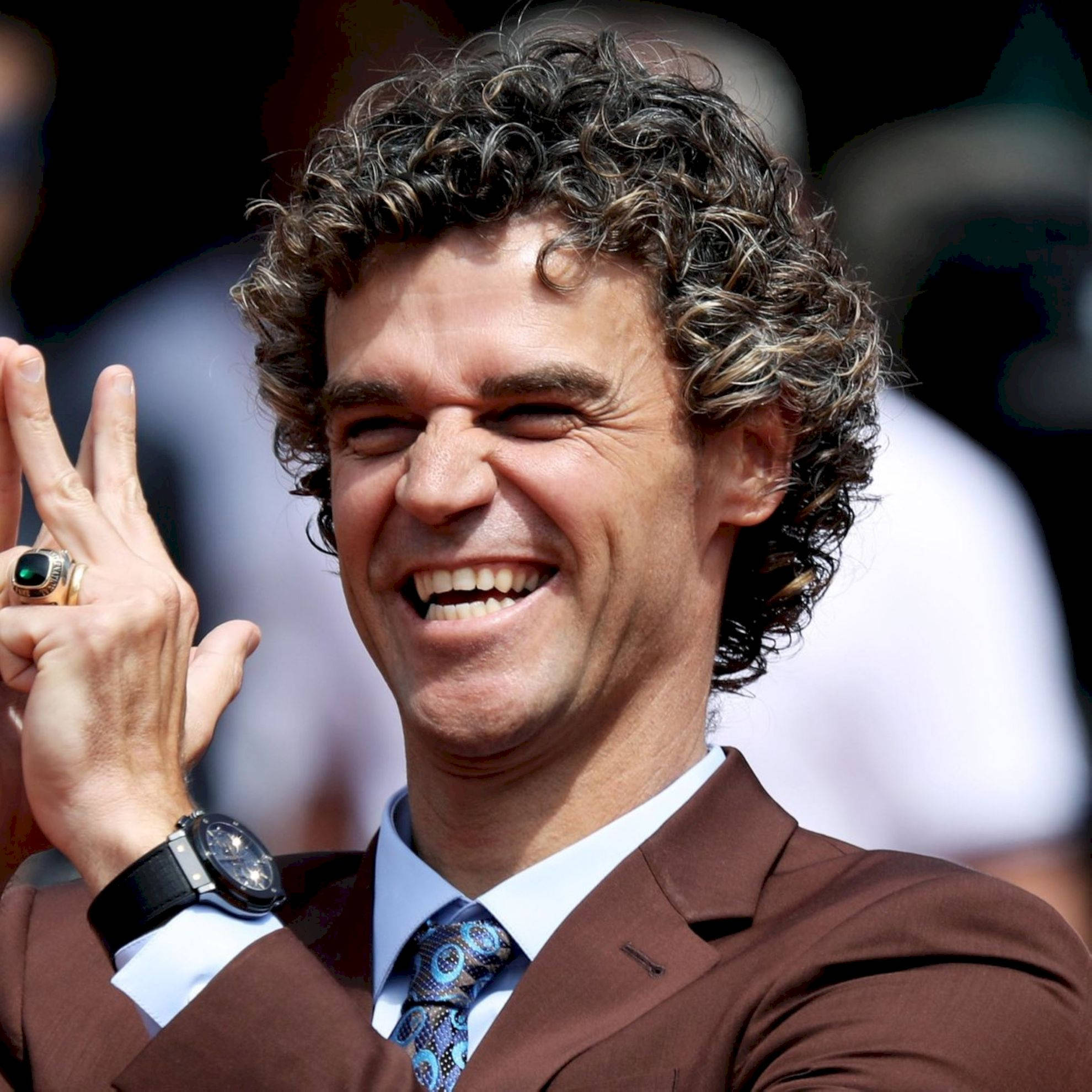 Gustavo Kuerten, brown suit, curly hair, Full HD Desktop Wallpaper