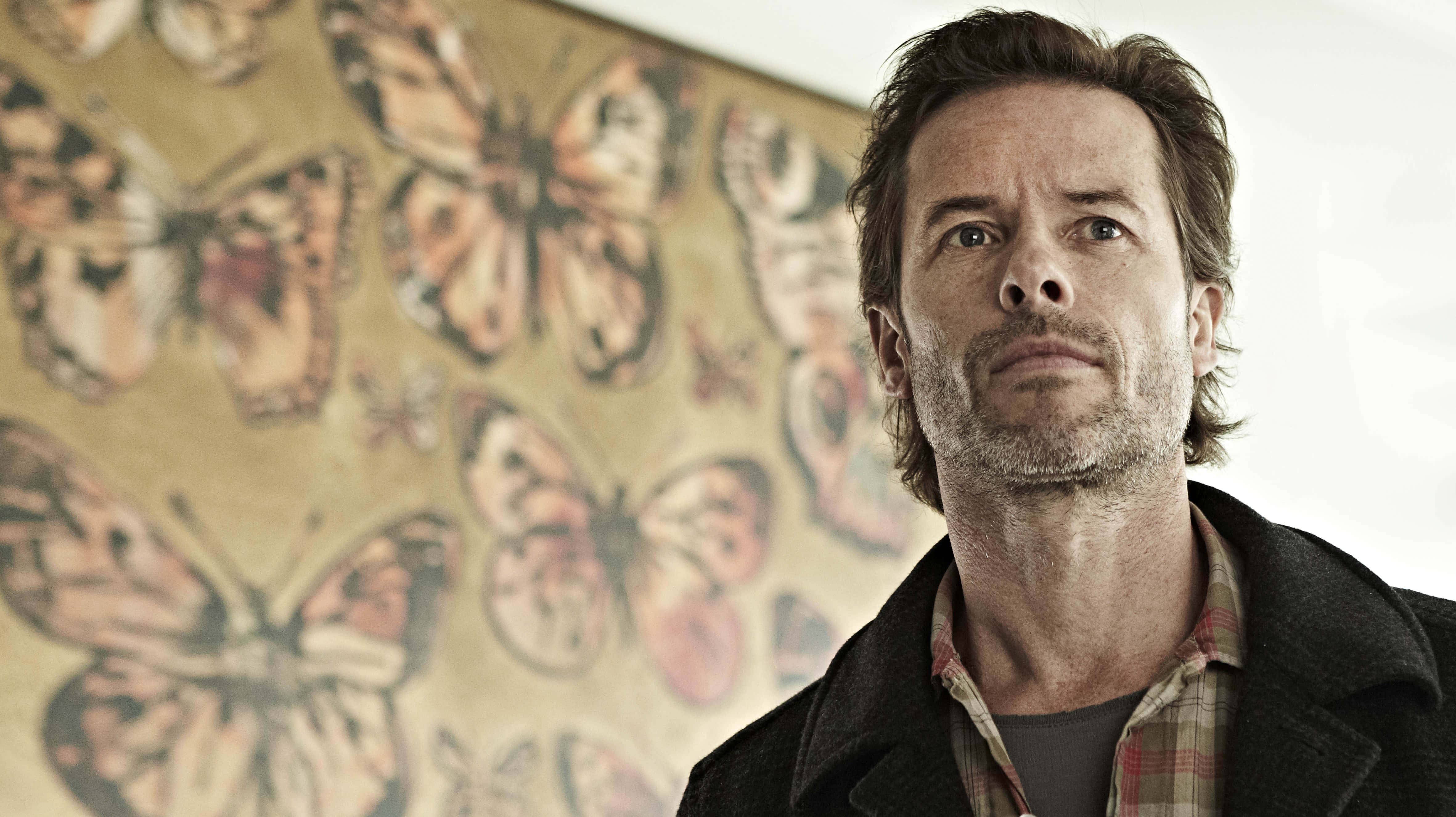 Guy Pearce, vintage butterfly wallpaper, wall, 4K Desktop Wallpaper