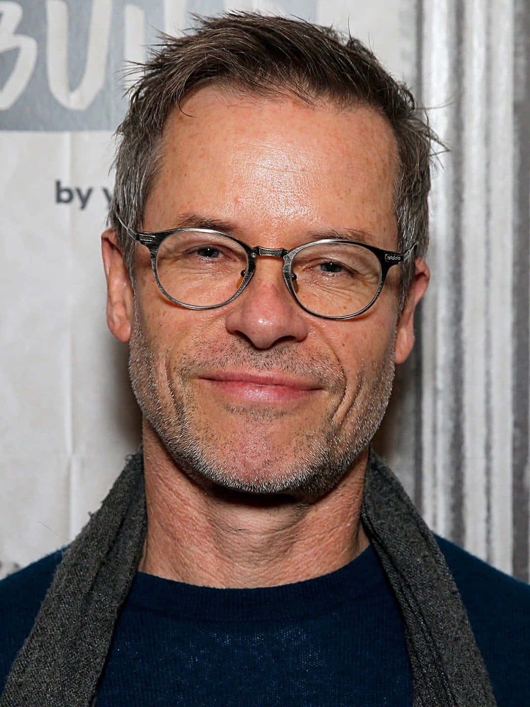 Guy Pearce, middle-aged man, glasses, HD Phone Wallpaper