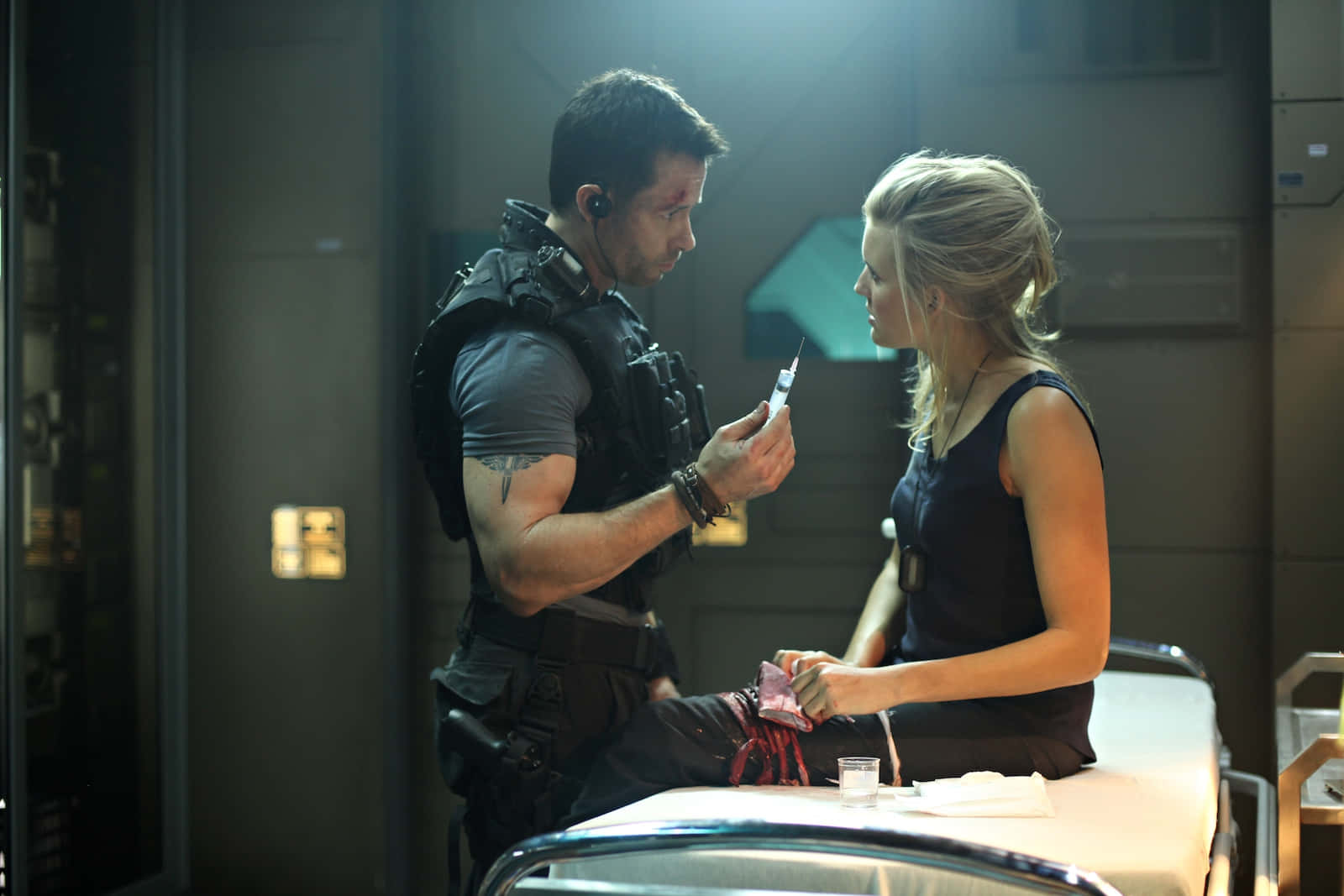 Guy Pearce, tactical gear, syringe, HD Desktop Wallpaper