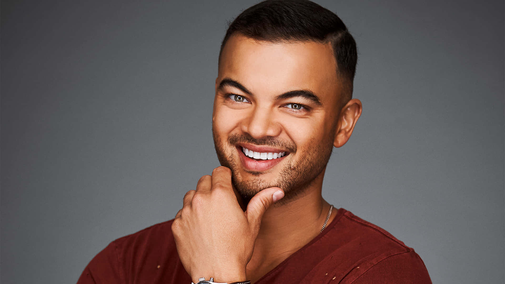 Guy Sebastian, maroon shirt, gray studio background, Full HD Desktop Wallpaper
