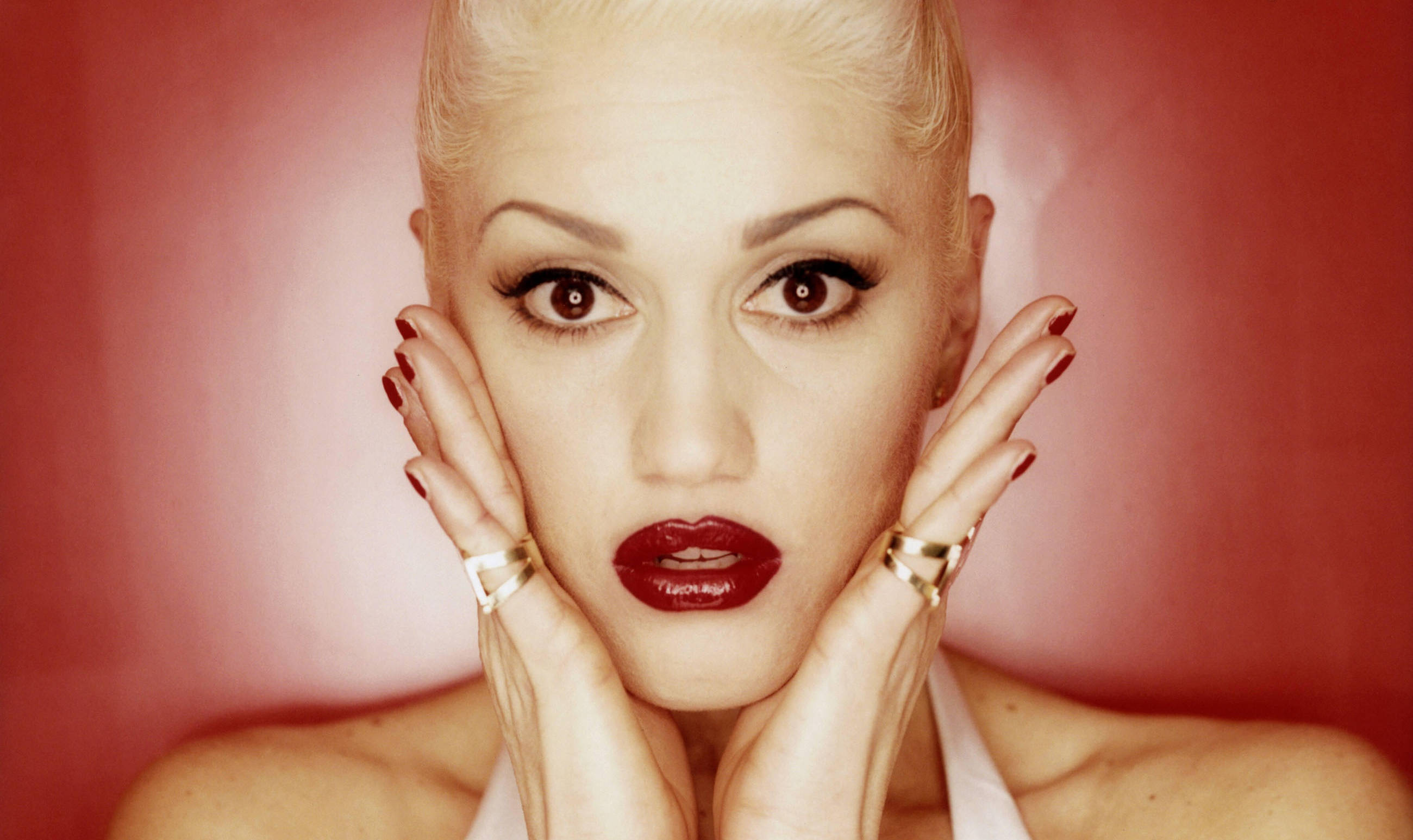 Gwen Stefani, red lips, manicured nails, 2K Desktop Wallpaper