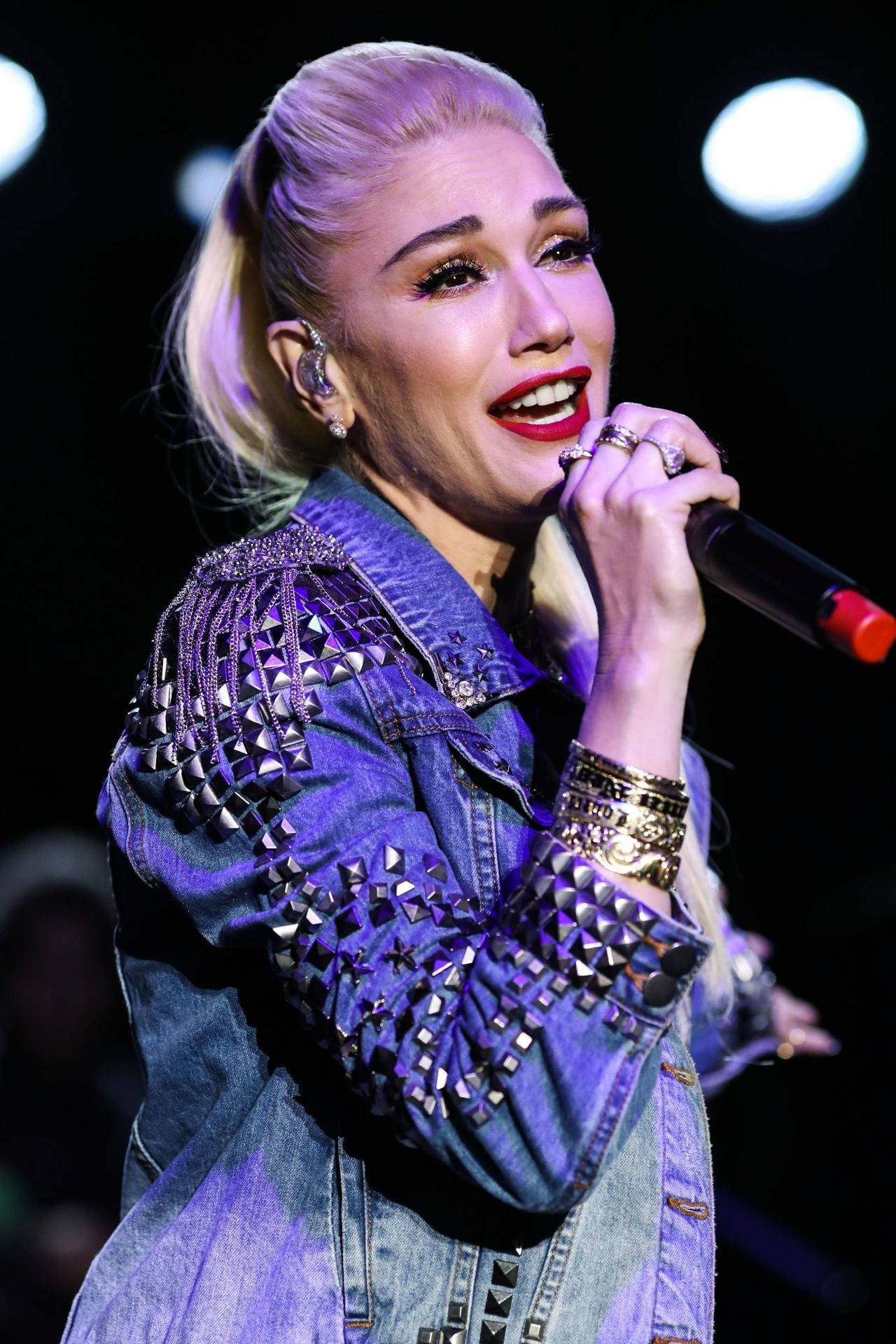 Gwen Stefani, studded denim jacket, stage, Full HD Phone Wallpaper