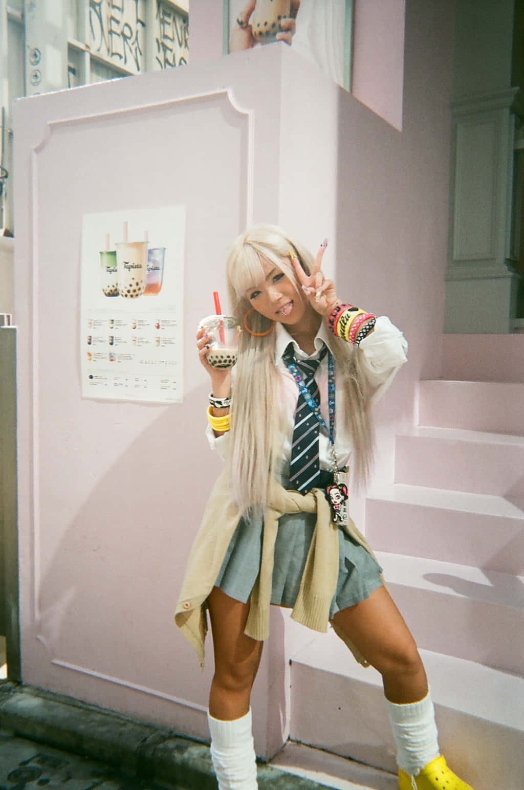 Gyaru Fashion, anime-style girl, long blonde hair, HD Phone Wallpaper