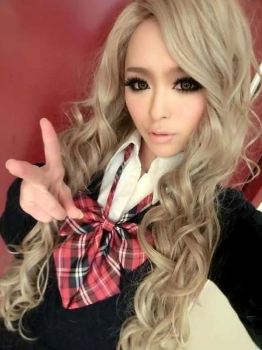 Gyaru, long blonde curls, dramatic makeup, SD Phone Wallpaper