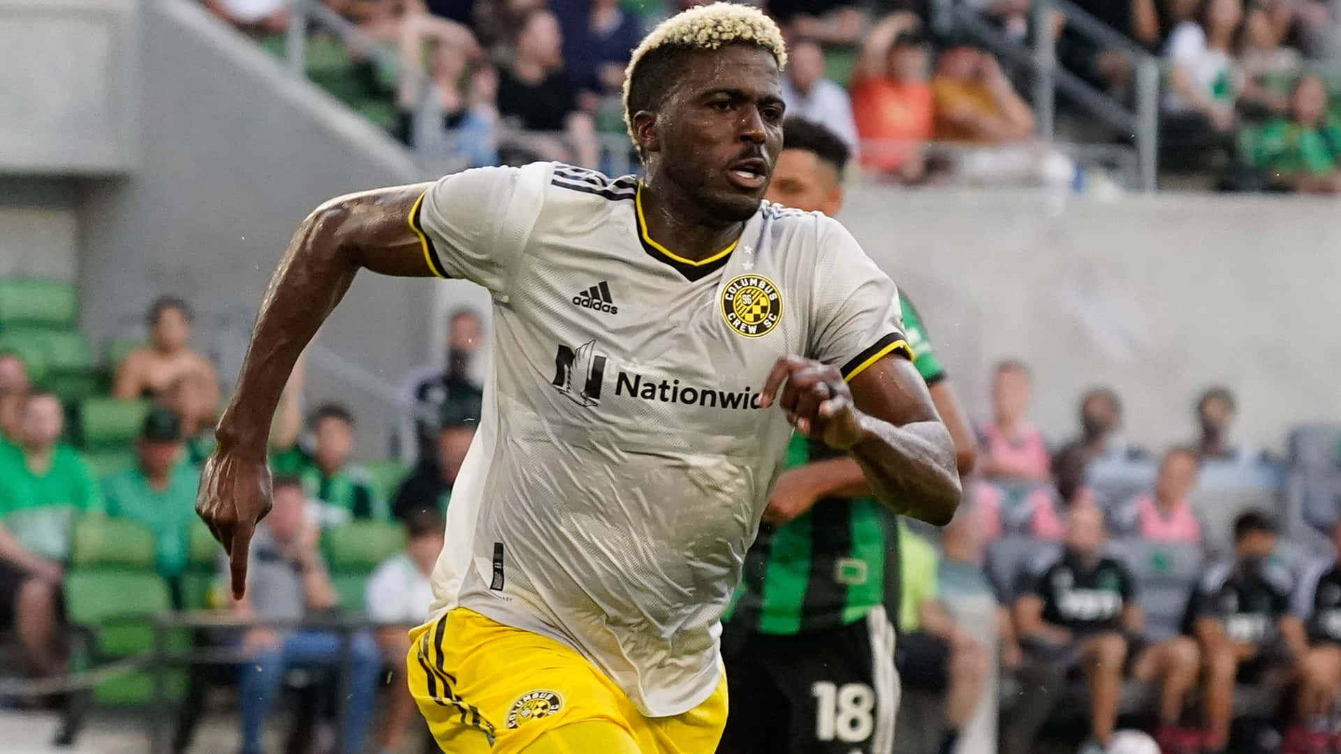 Gyasi Zardes, white and yellow uniform, soccer player, Full HD Desktop Wallpaper