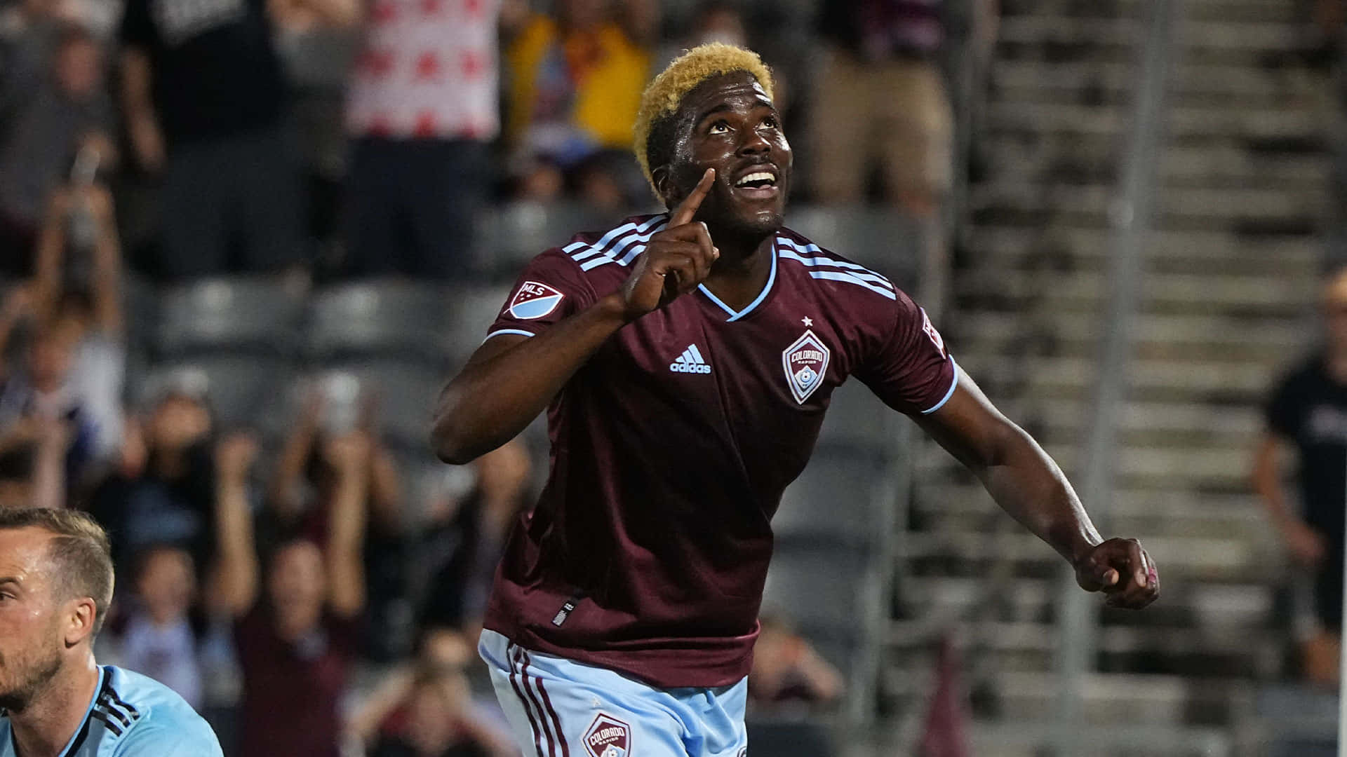 Gyasi Zardes, maroon jersey, soccer player, Full HD Desktop Wallpaper