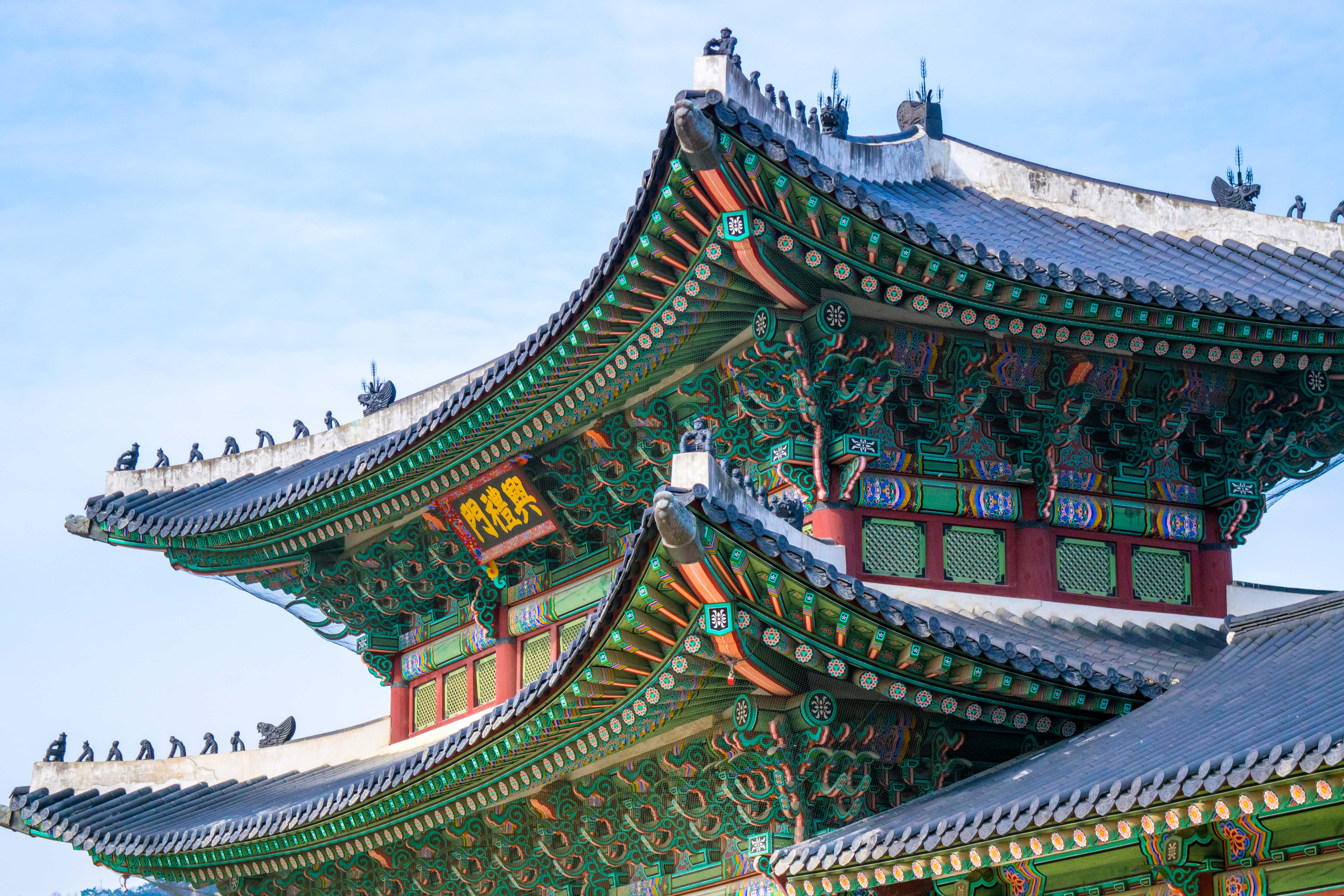 Gyeongbokgung Palace, traditional Korean temple roof, vibrant green, 5K Desktop Wallpaper