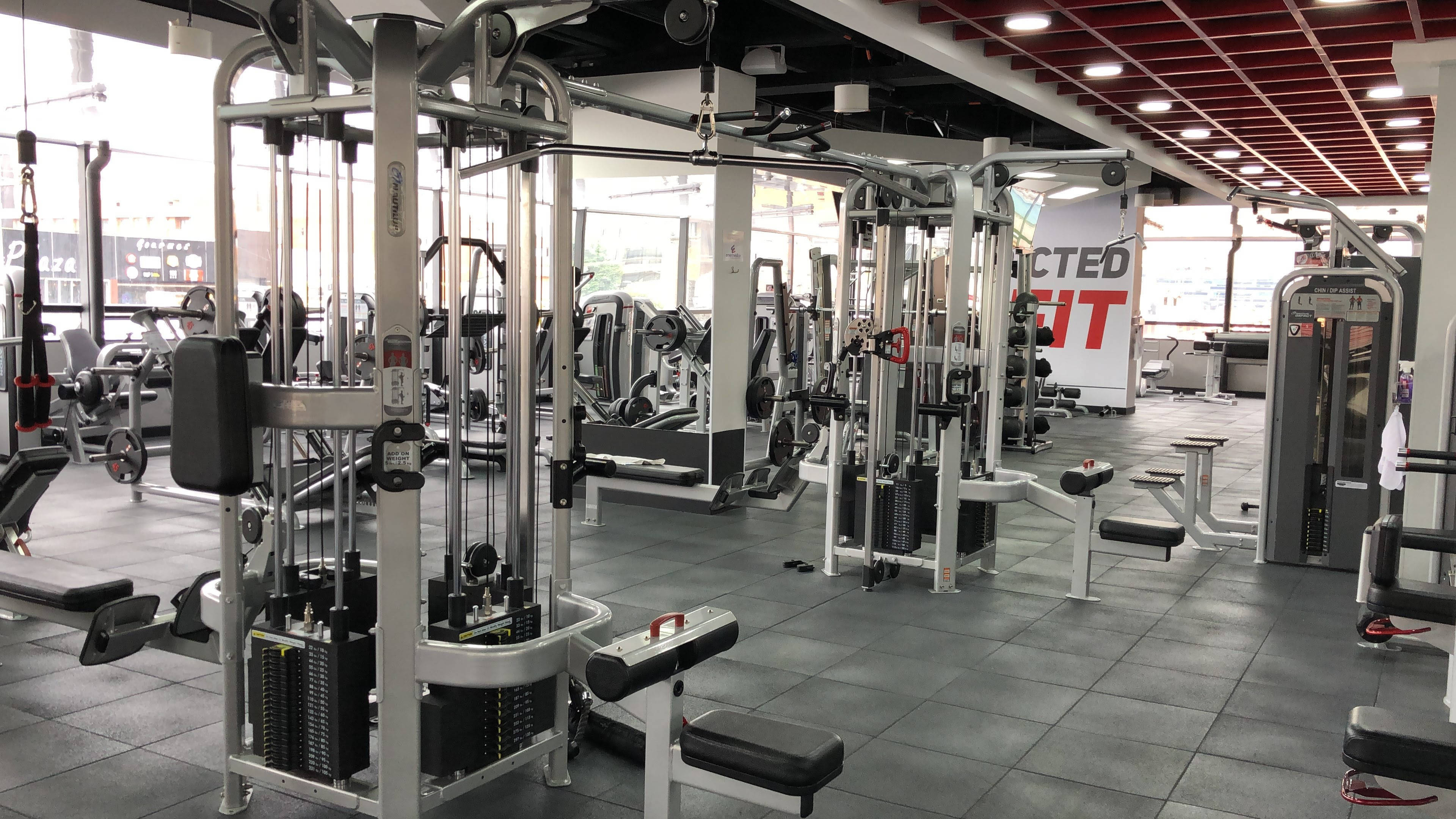 red ceiling panels, modern gym, weight machines, 4K Desktop Wallpaper
