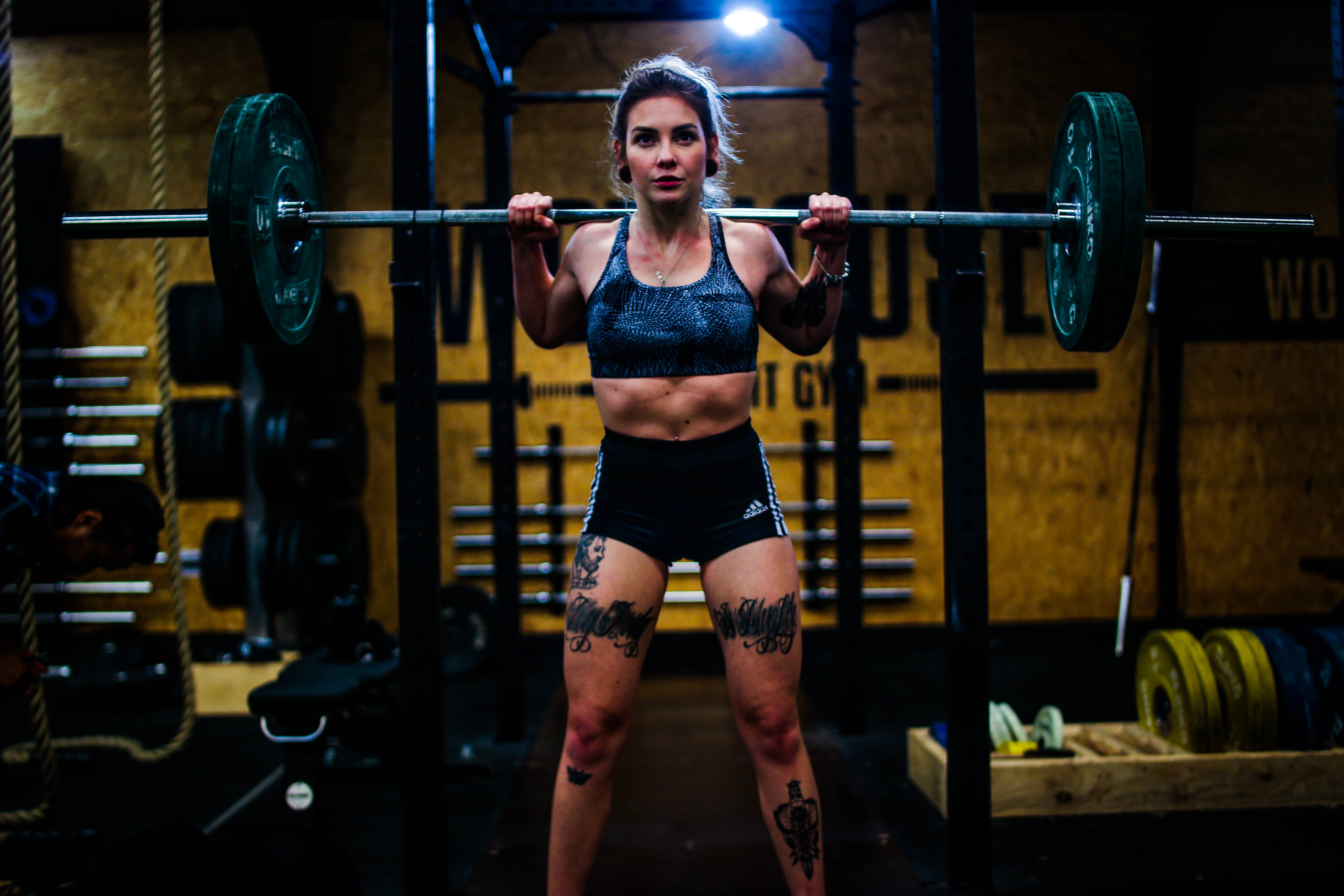tattooed woman, gym, heavy barbell, 5K Desktop Wallpaper