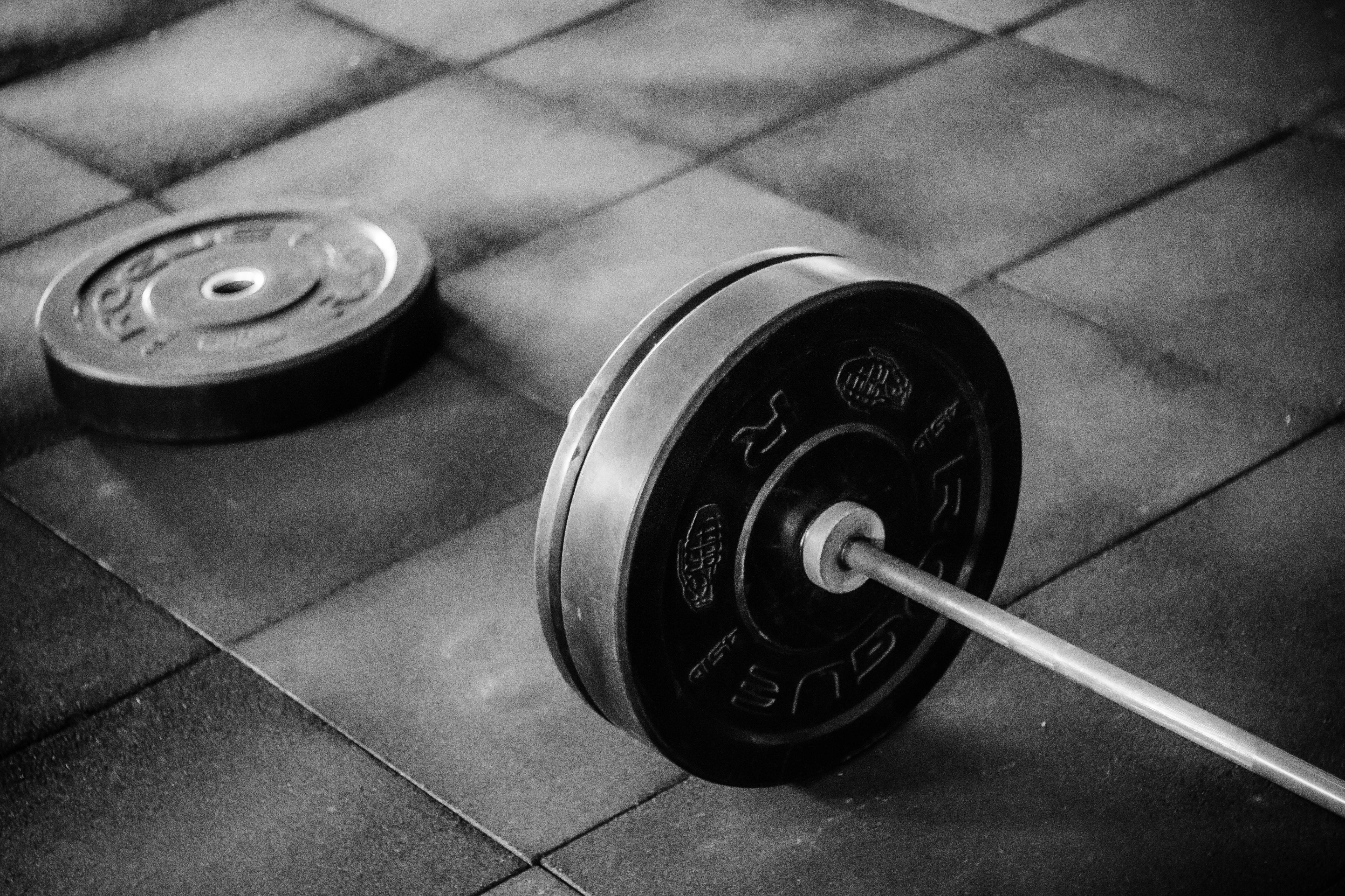 barbell, gym floor tile, black and white, 5K Desktop Wallpaper