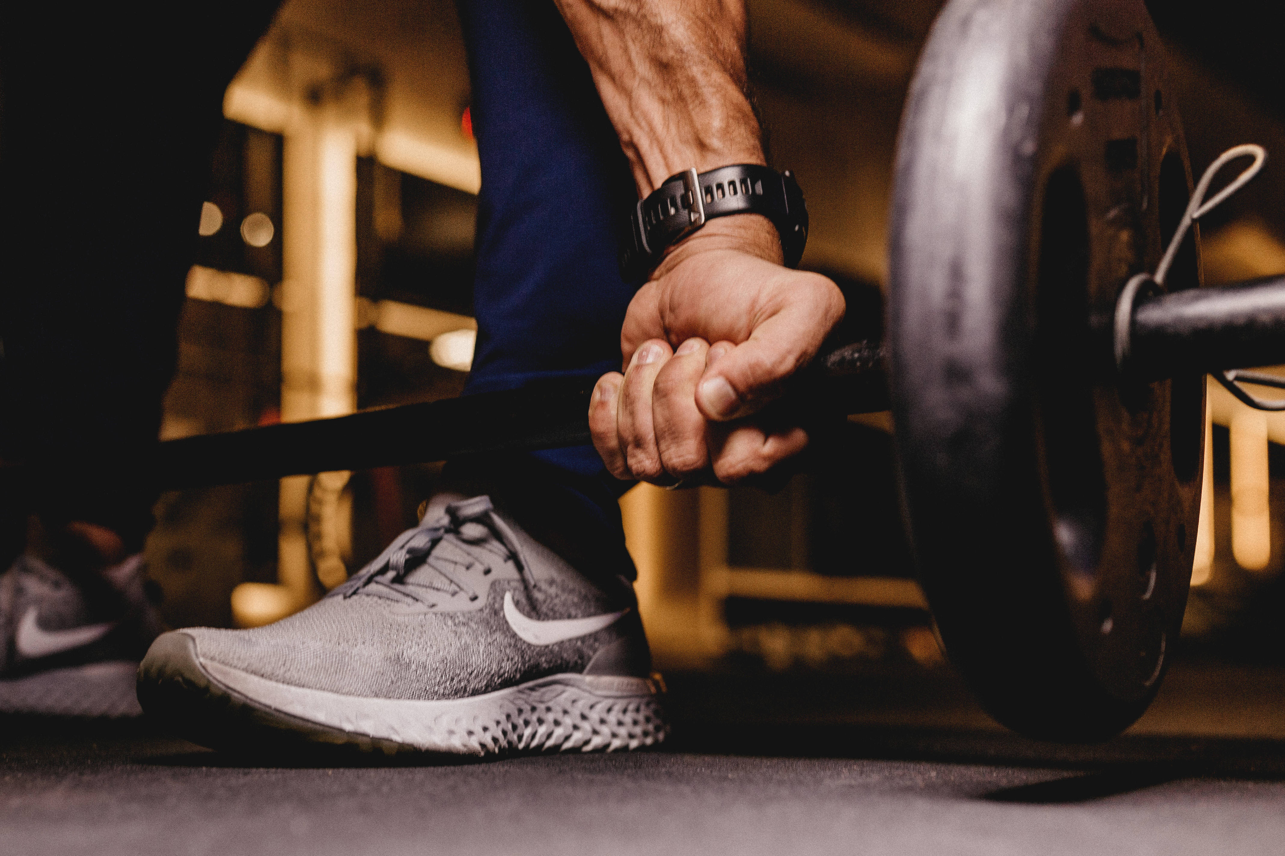 barbell, weight plates, dimly lit gym, 4K Desktop Wallpaper
