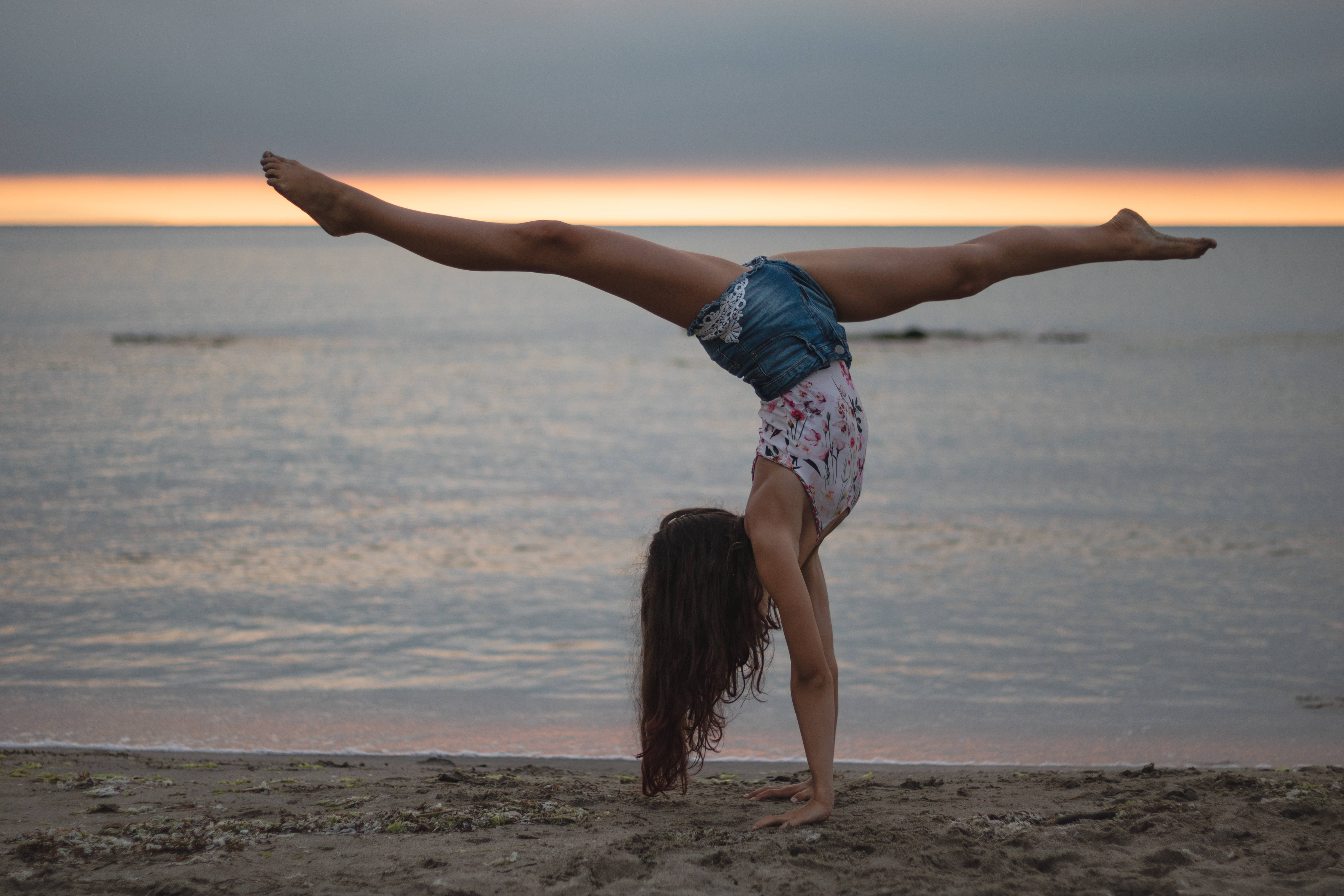 Gymnastics, seashore, sunset, 5K Desktop Wallpaper