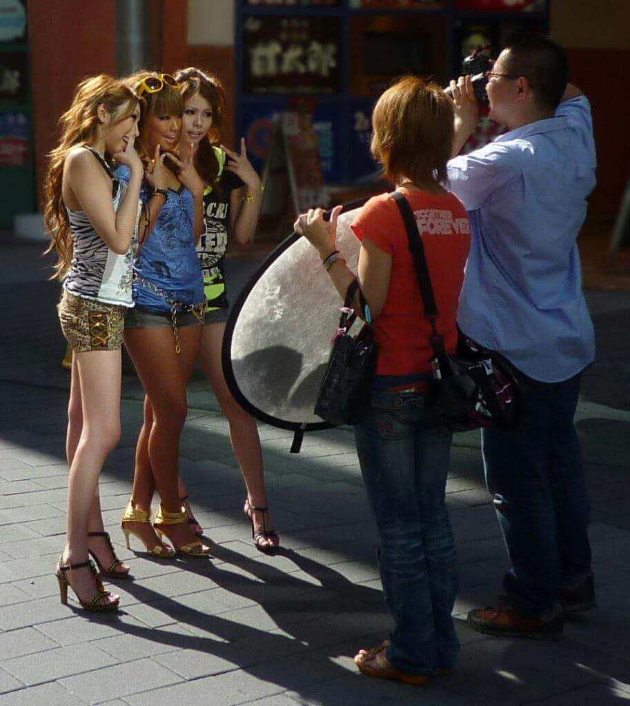 Gyaru fashion, high heels, street photographer, SD Phone Wallpaper