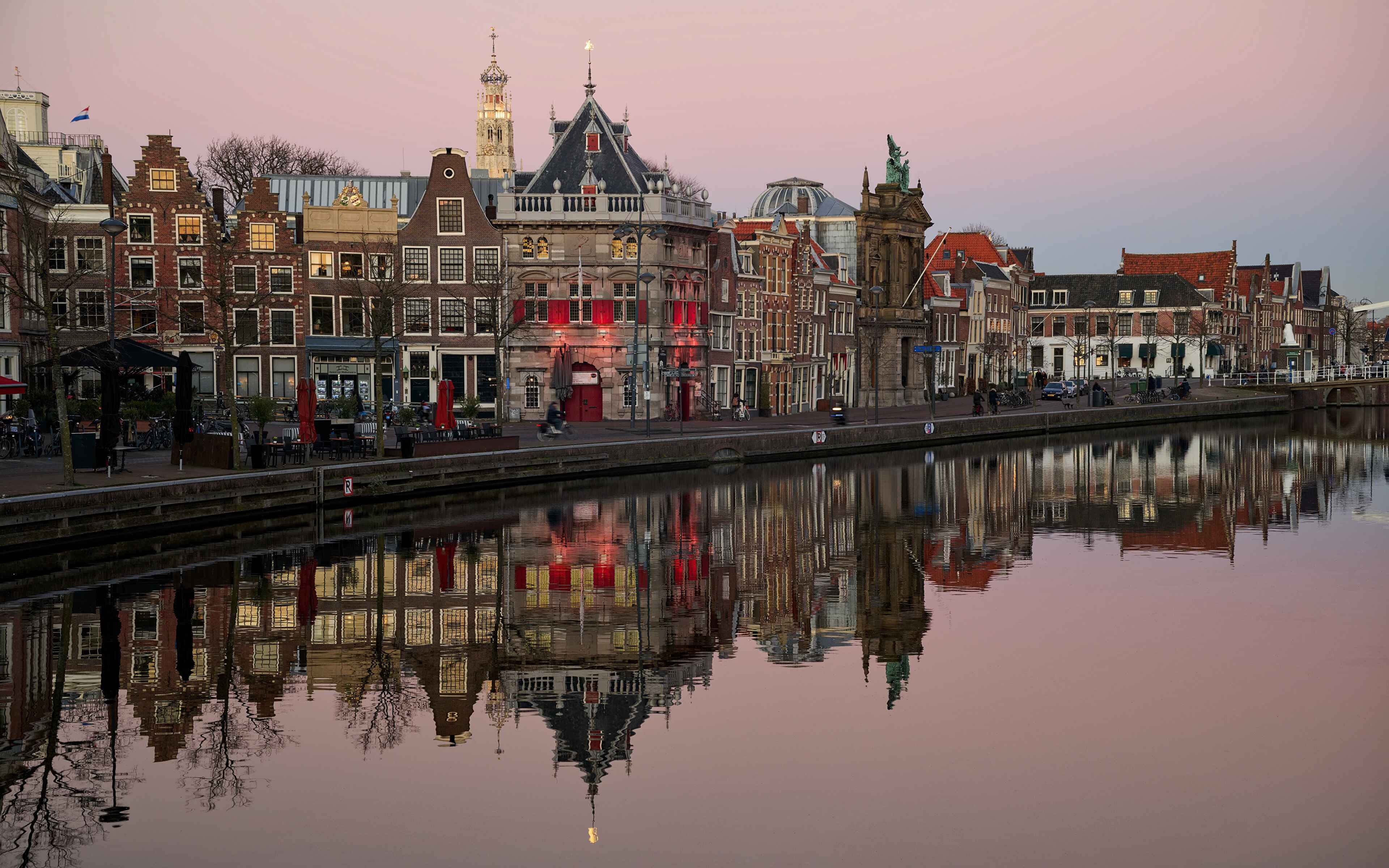 Haarlem, river reflections, dusk, 4K Desktop Wallpaper