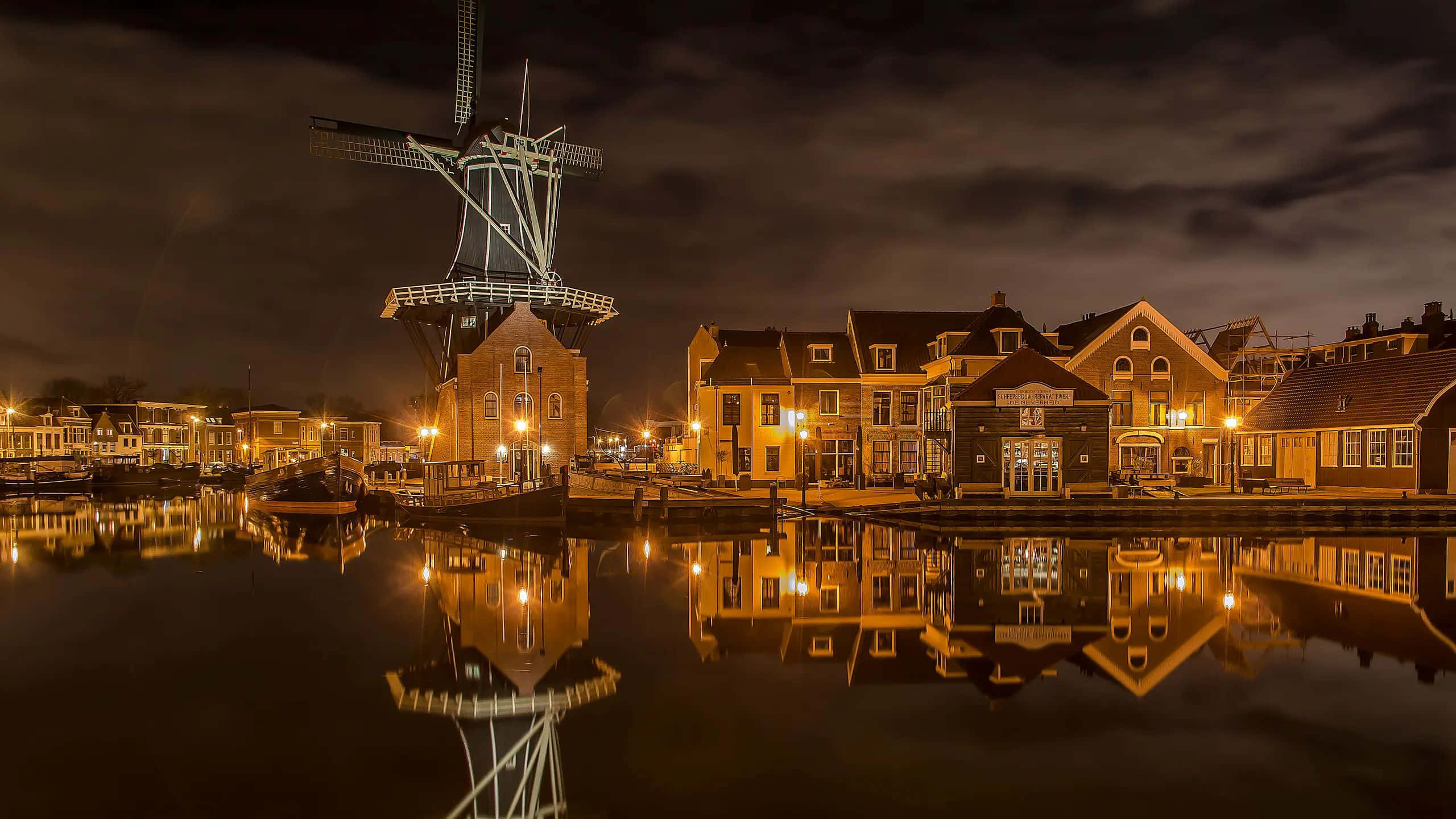 Haarlem, nighttime, windmill, 2K Desktop Wallpaper