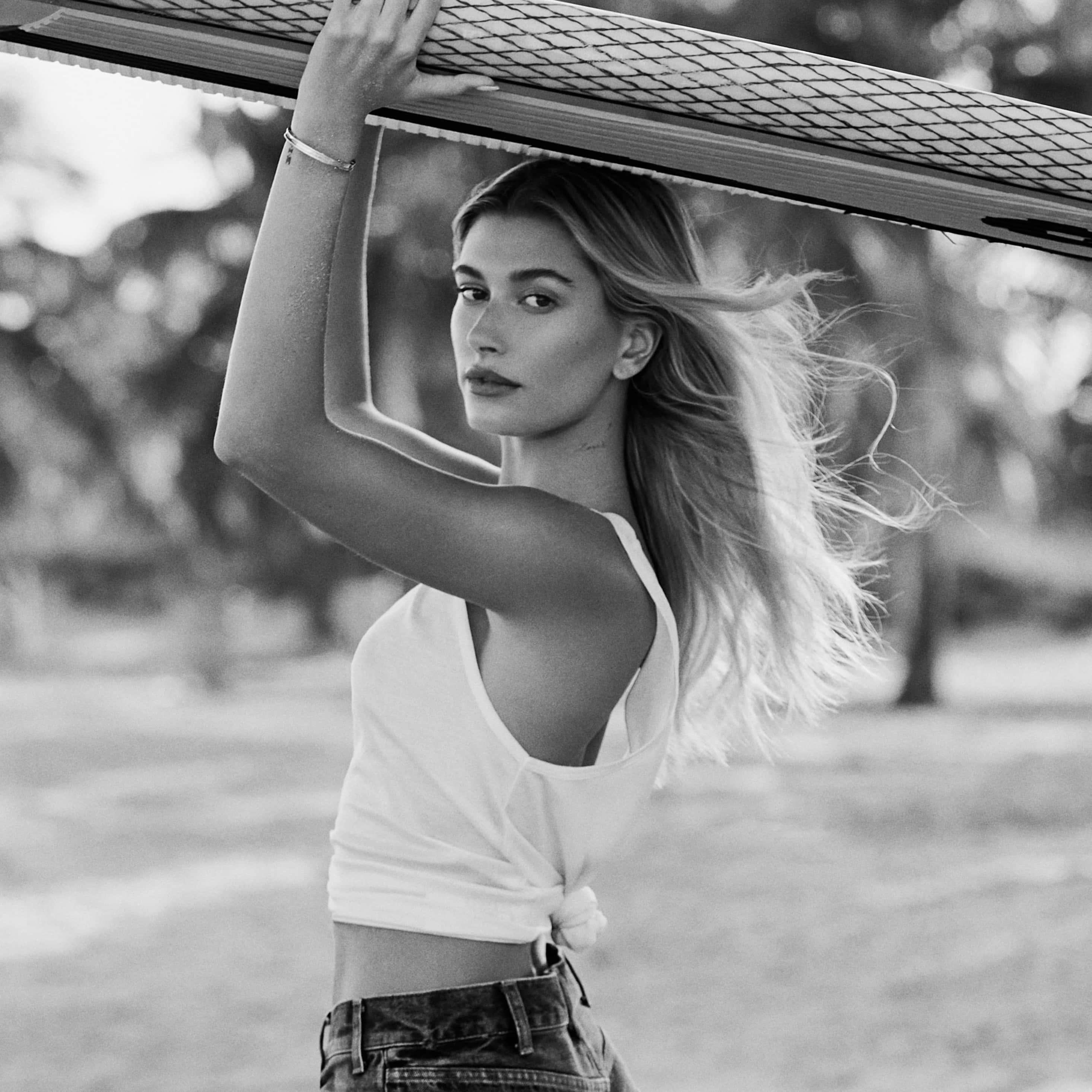 Hailey Baldwin, beachside, surfboard, 2K Desktop Wallpaper