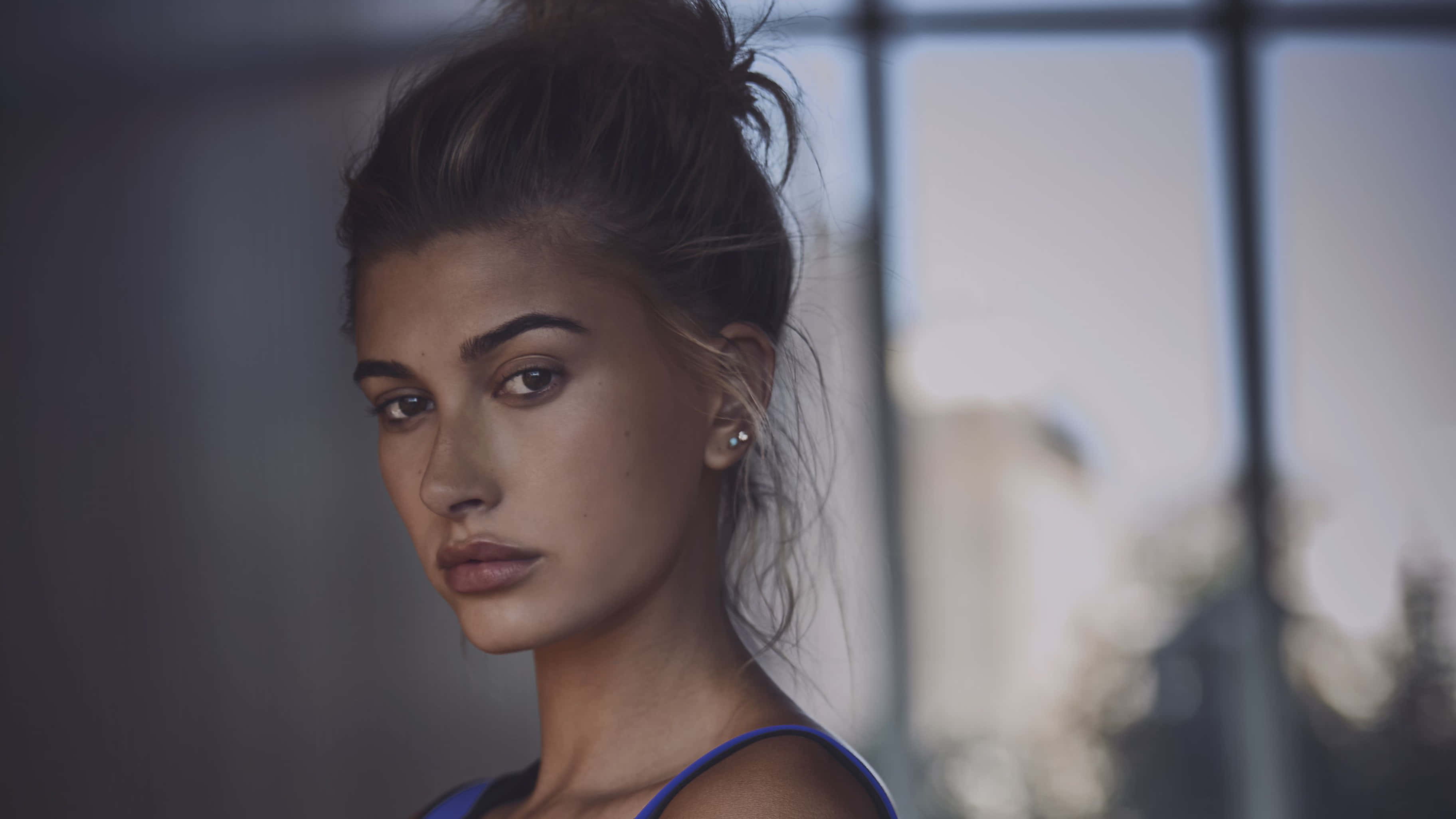 Hailey Baldwin, messy bun, window, 2K Desktop Wallpaper