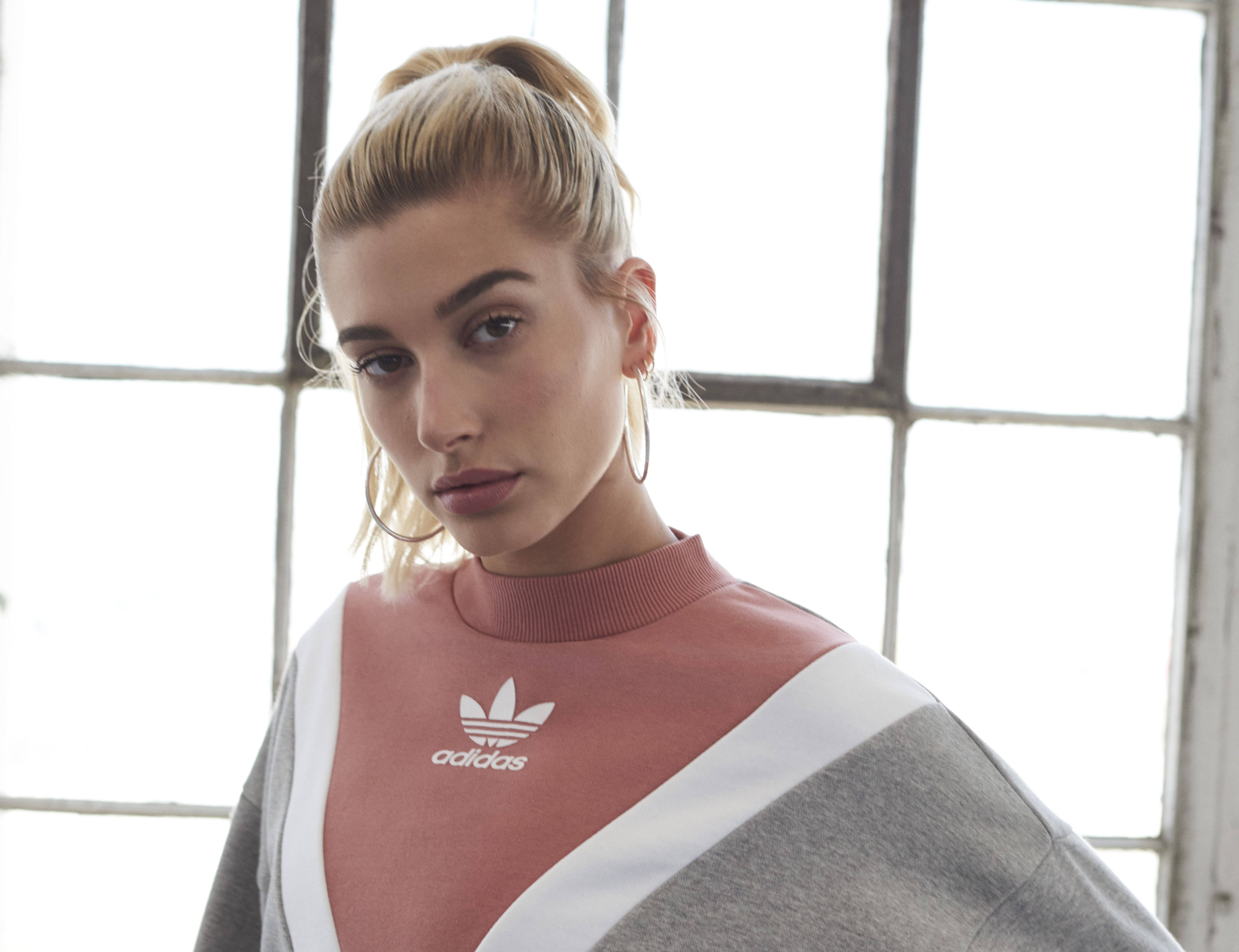 Hailey Bieber, adidas originals, pink gray and white, 4K Desktop Wallpaper