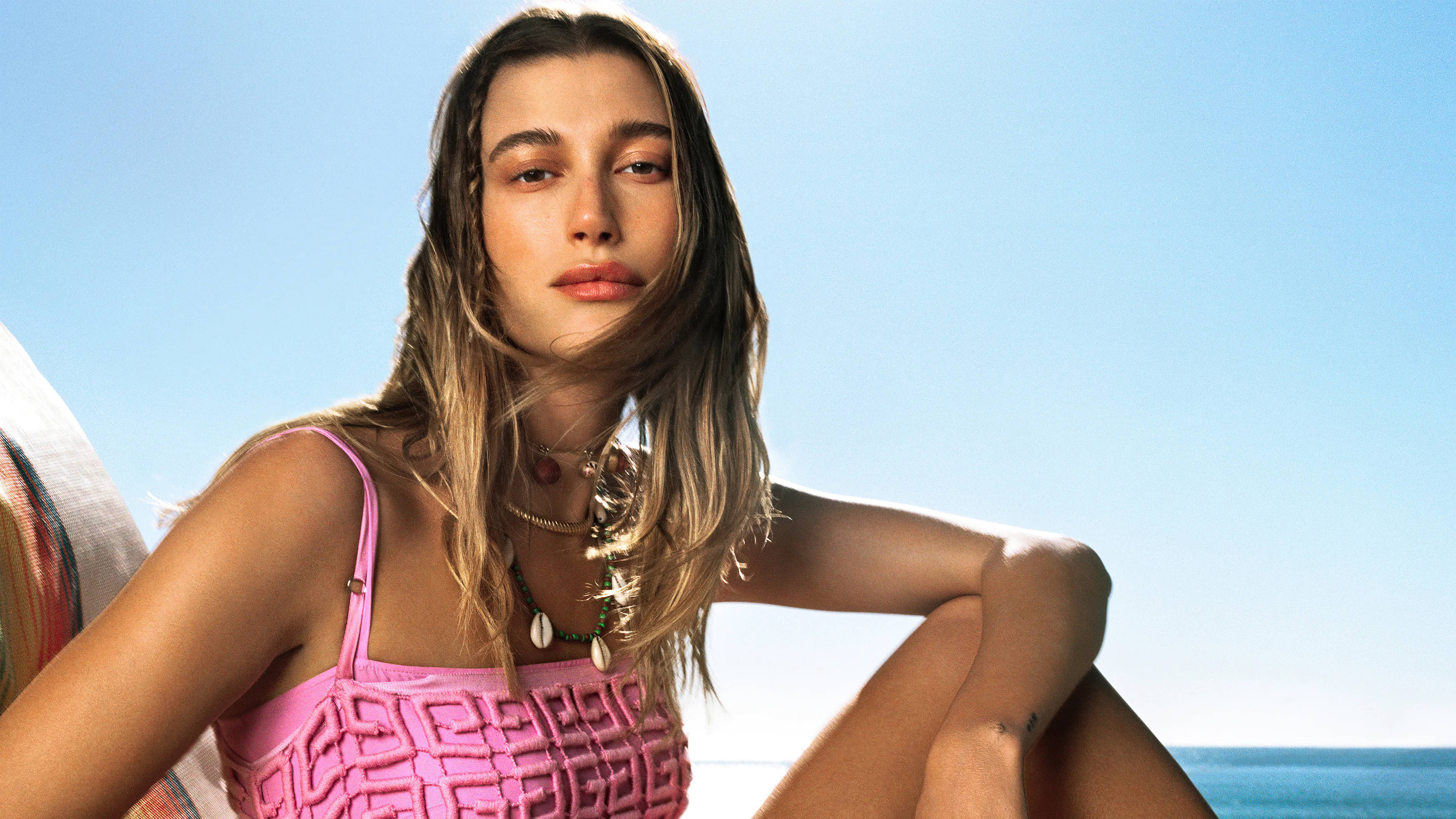 Hailey Bieber, pink top, ocean, 4K Desktop Wallpaper