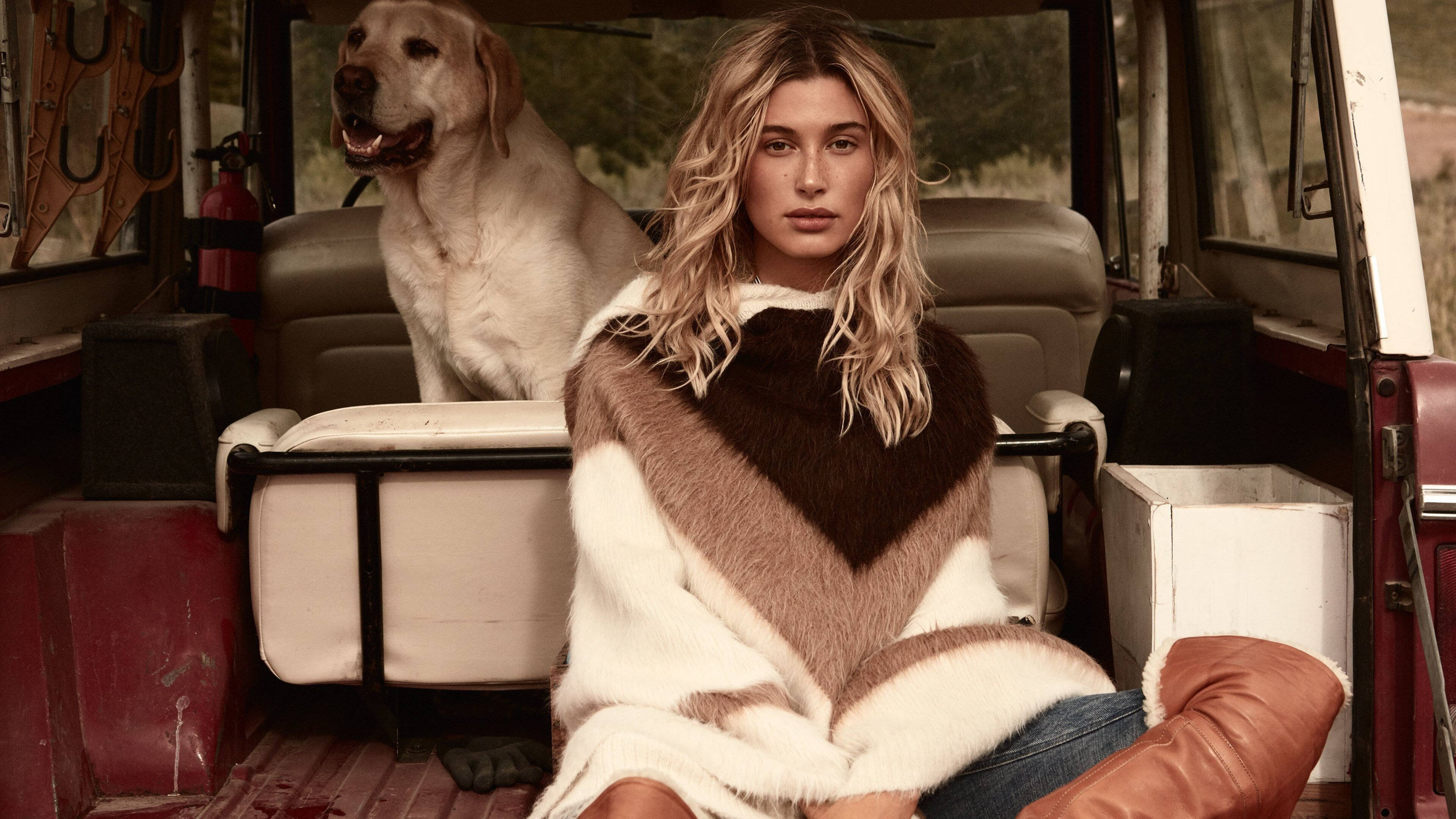 Hailey Bieber, fashion icon, cozy fur poncho, 4K Desktop Wallpaper