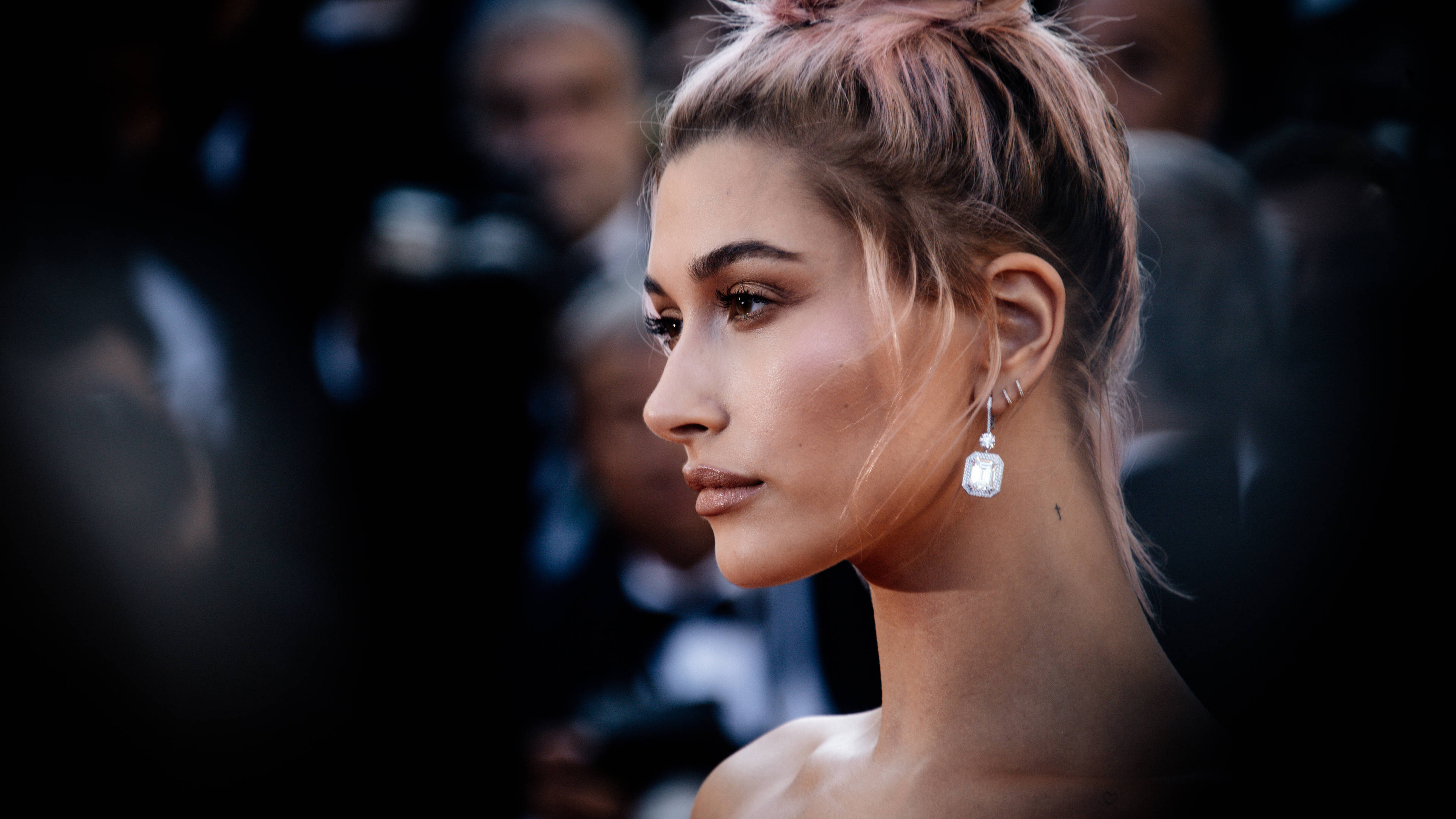Hailey Bieber, 2018 Cannes Film Festival, pink-tinted hair, 4K Desktop Wallpaper