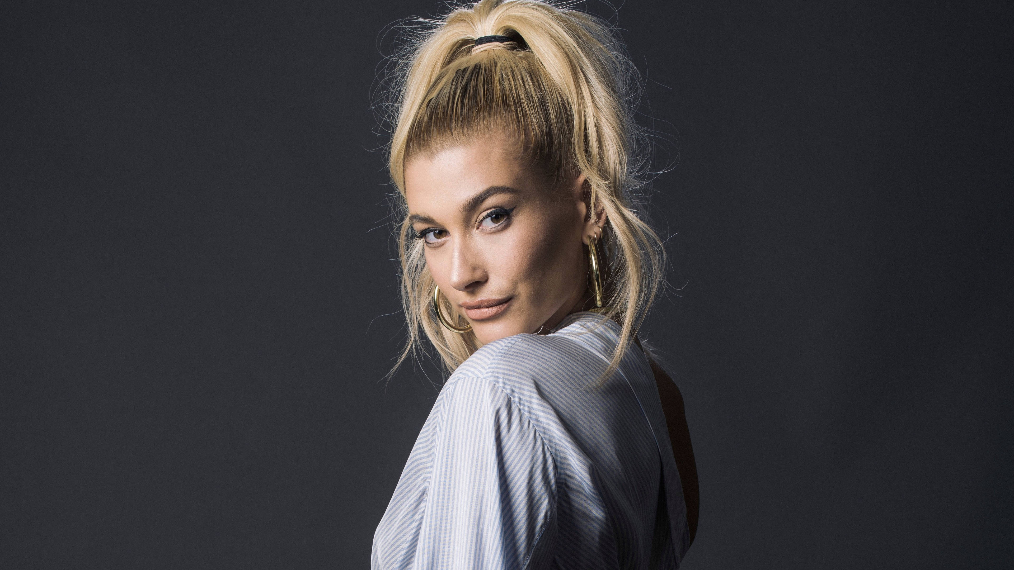 Hailey Bieber, high ponytail, gold hoop earrings, 4K Desktop Wallpaper