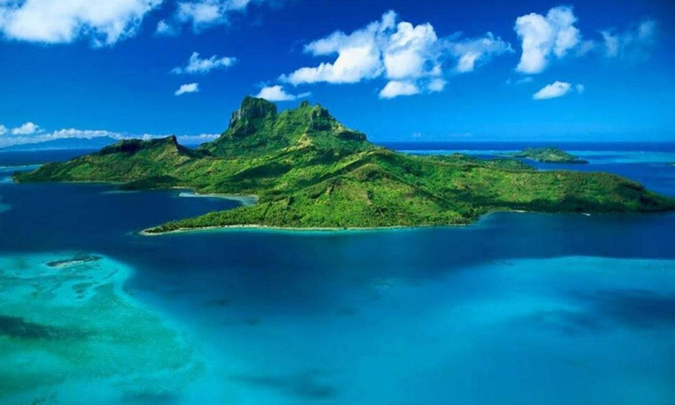 Haiti, vibrant turquoise waters, lush green volcanic island, HD Desktop Wallpaper