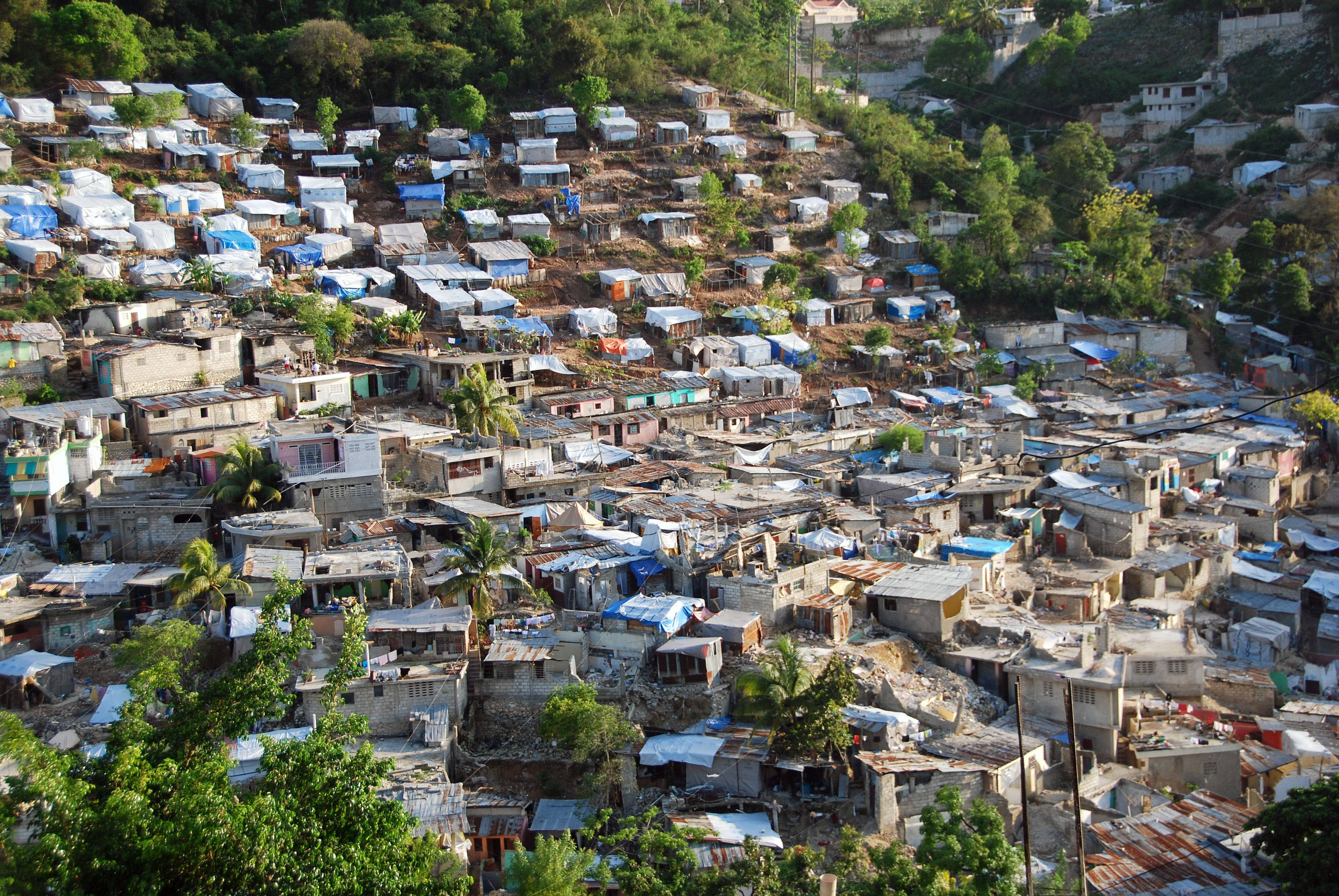 Haiti, hillside shantytown, makeshift homes, 4K Desktop Wallpaper