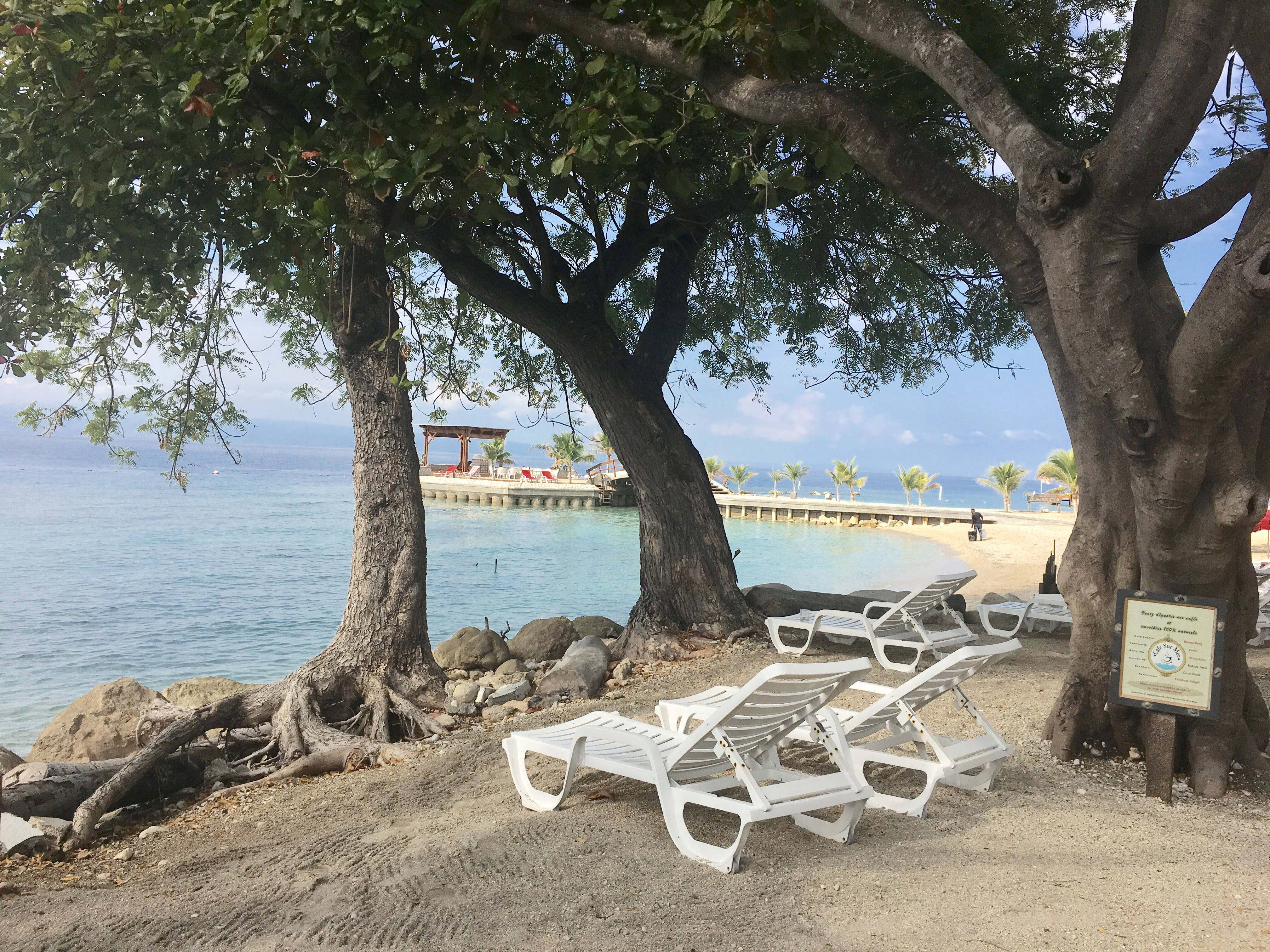 Haiti, beach area, white lounge chairs, 4K Desktop Wallpaper