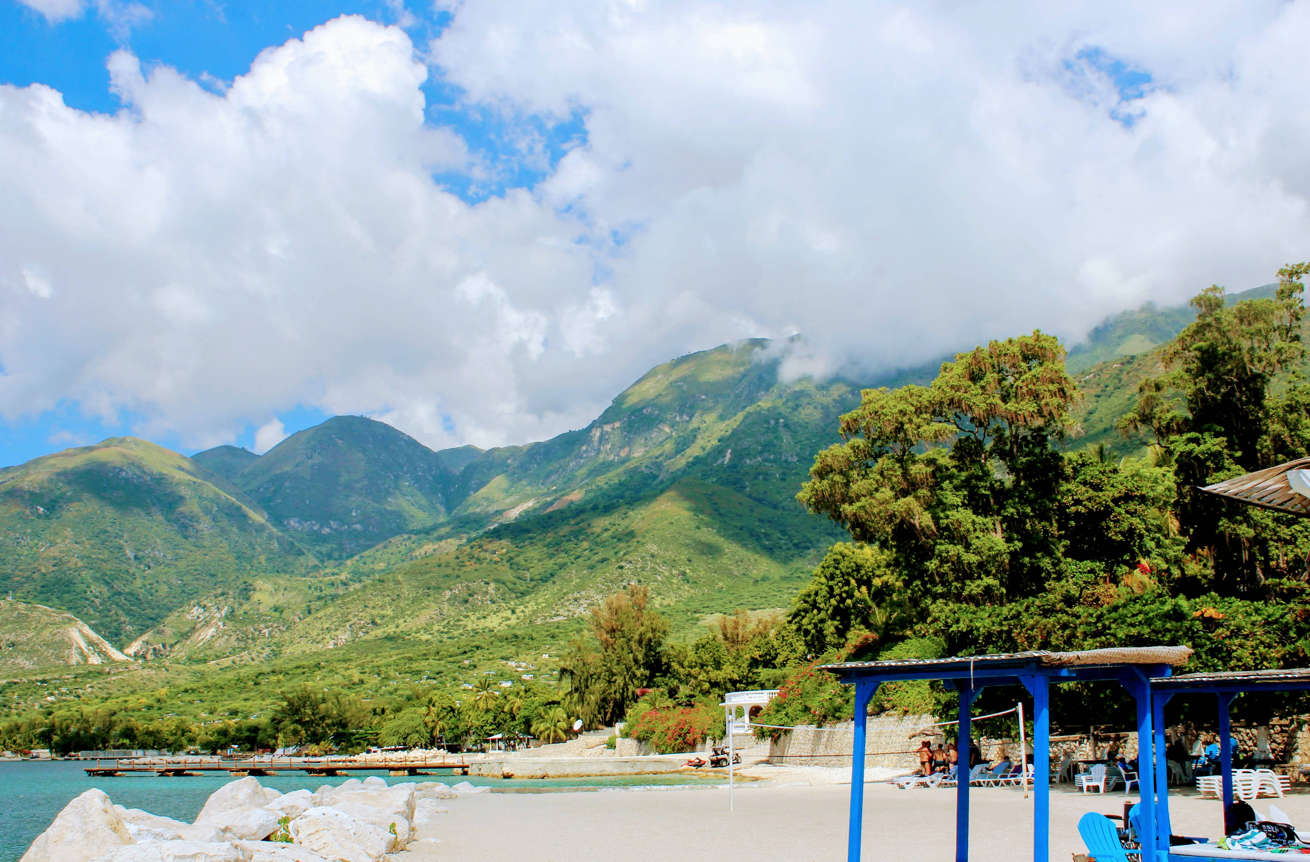 Haiti, turquoise water, lush green mountains, 4K Desktop Wallpaper