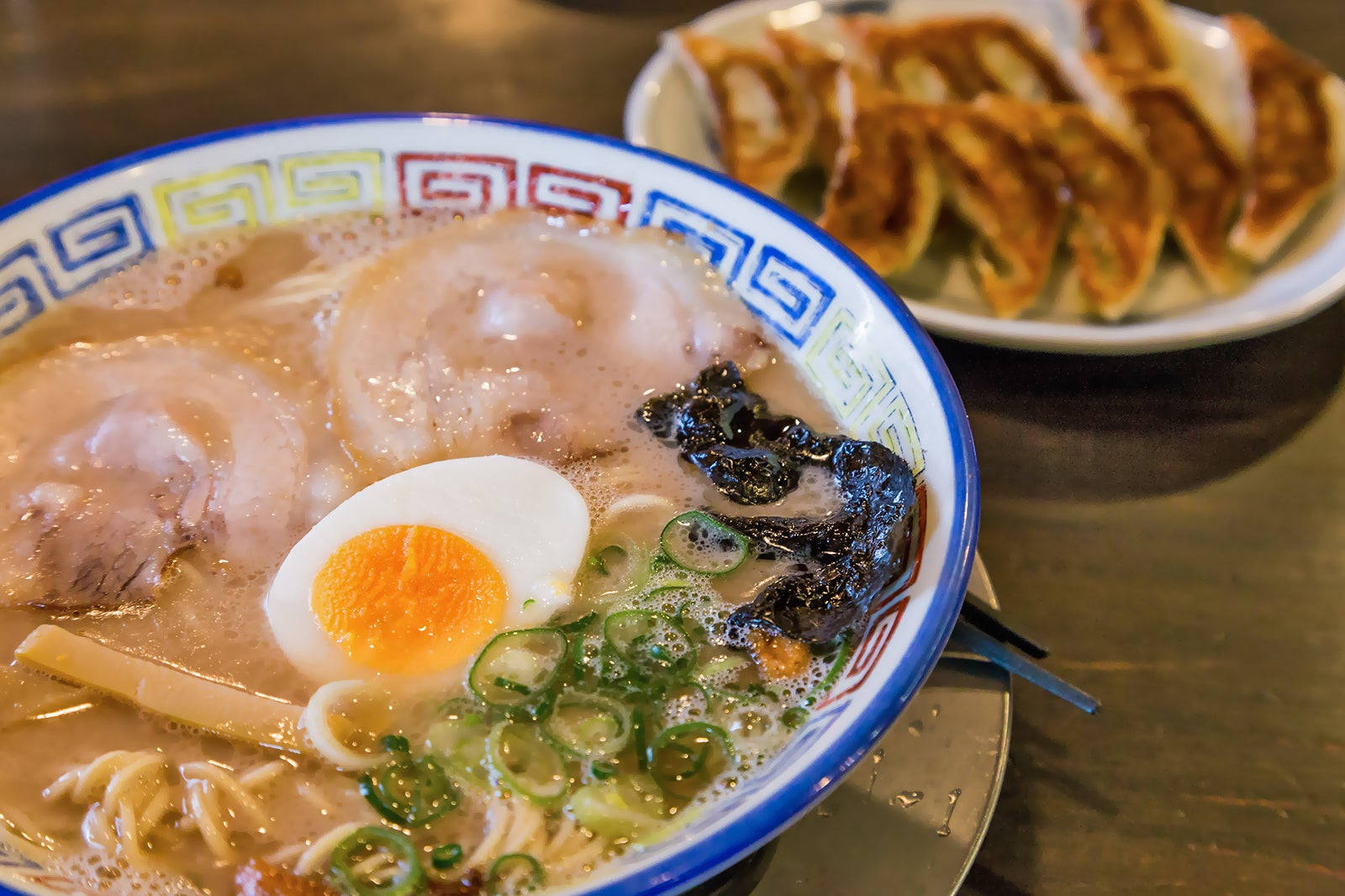 Hakata Ramen, gyoza, steaming bowl of ramen, HD Desktop Wallpaper