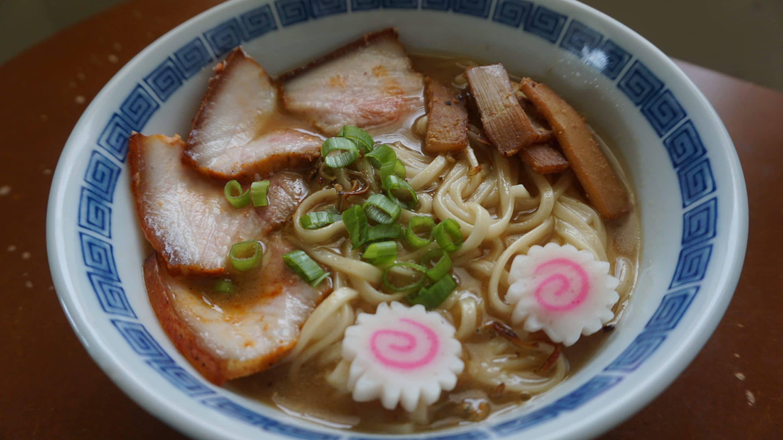Hakata Ramen, thick cut noodle, pork slices, 2K Desktop Wallpaper