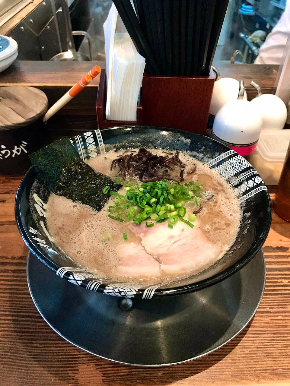 Hakata Ramen, wooden table, cozy ramen shop, HD Phone Wallpaper