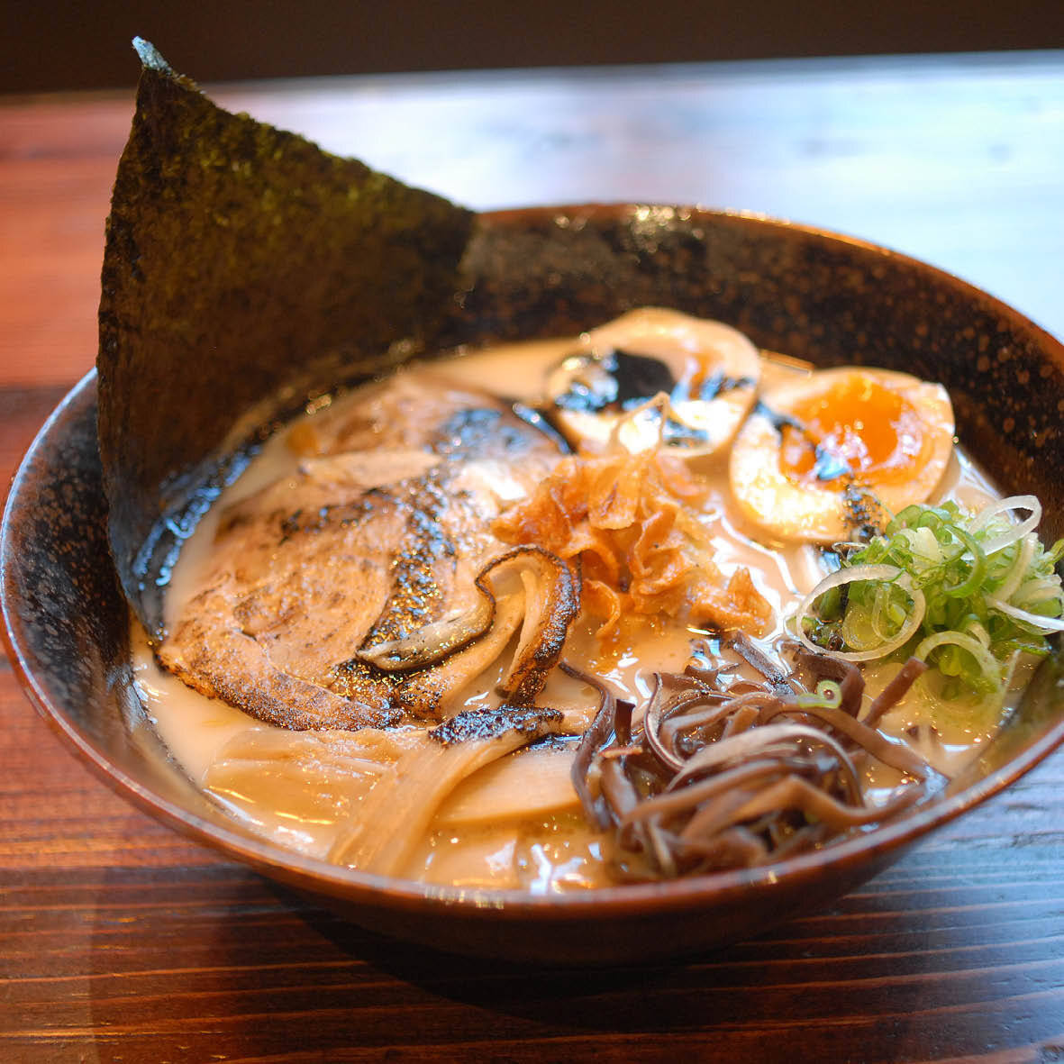 Hakata Ramen, rich broth, soft-boiled egg, SD Desktop Wallpaper